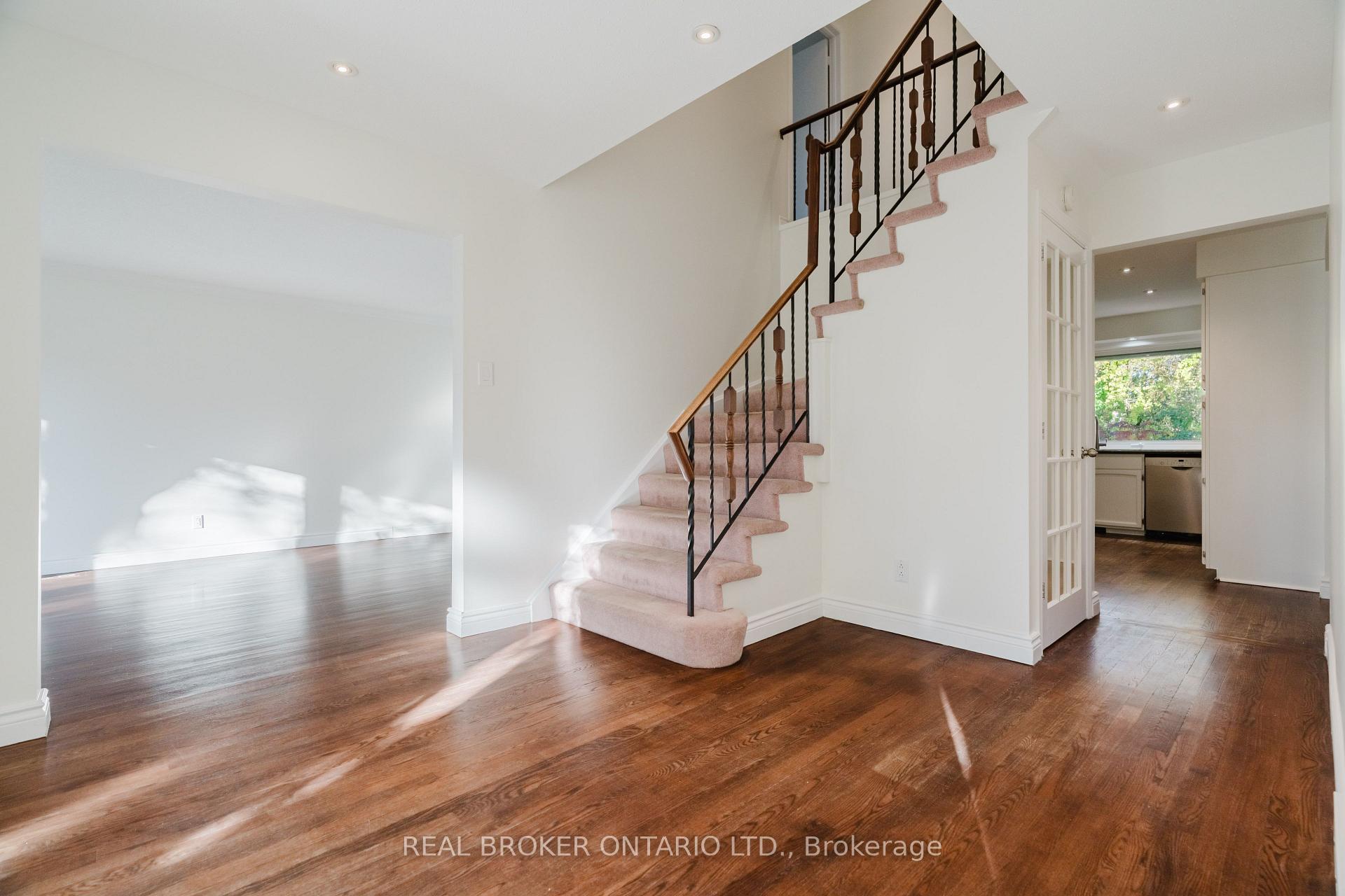 Photo 4 of 905 Plante Drive, Ottawa, Hunt Club/Western Community — HOMEH