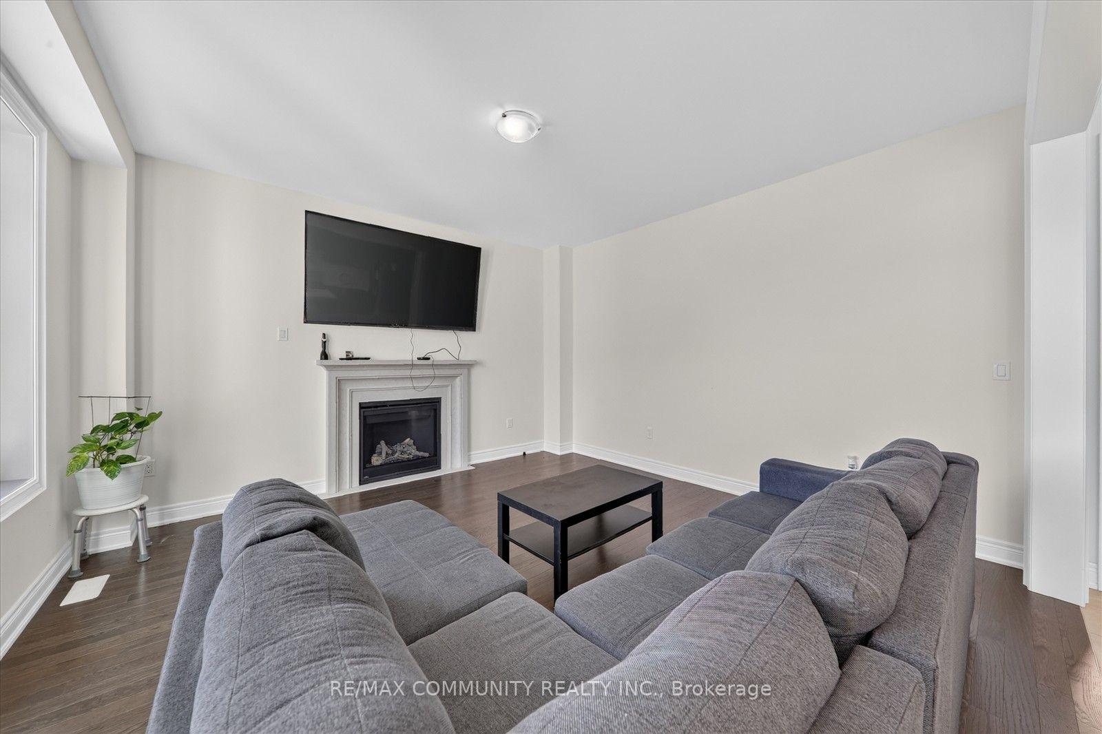 Photo 20 of 19 Rogerson Street, Clarington, Newcastle — HOMEH