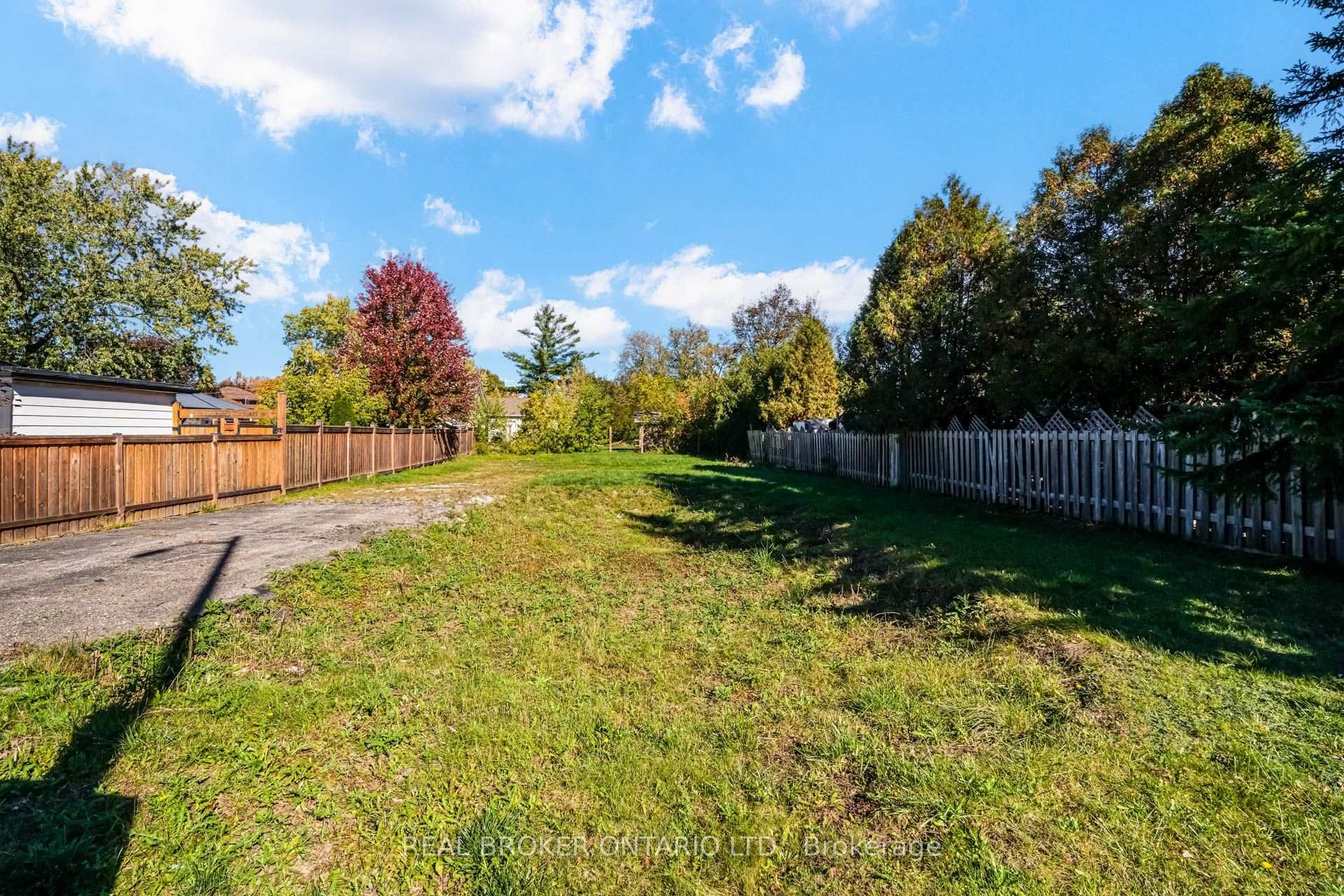 Photo 11 of 159 Bronte Street S, Milton, Old Milton — HOMEH