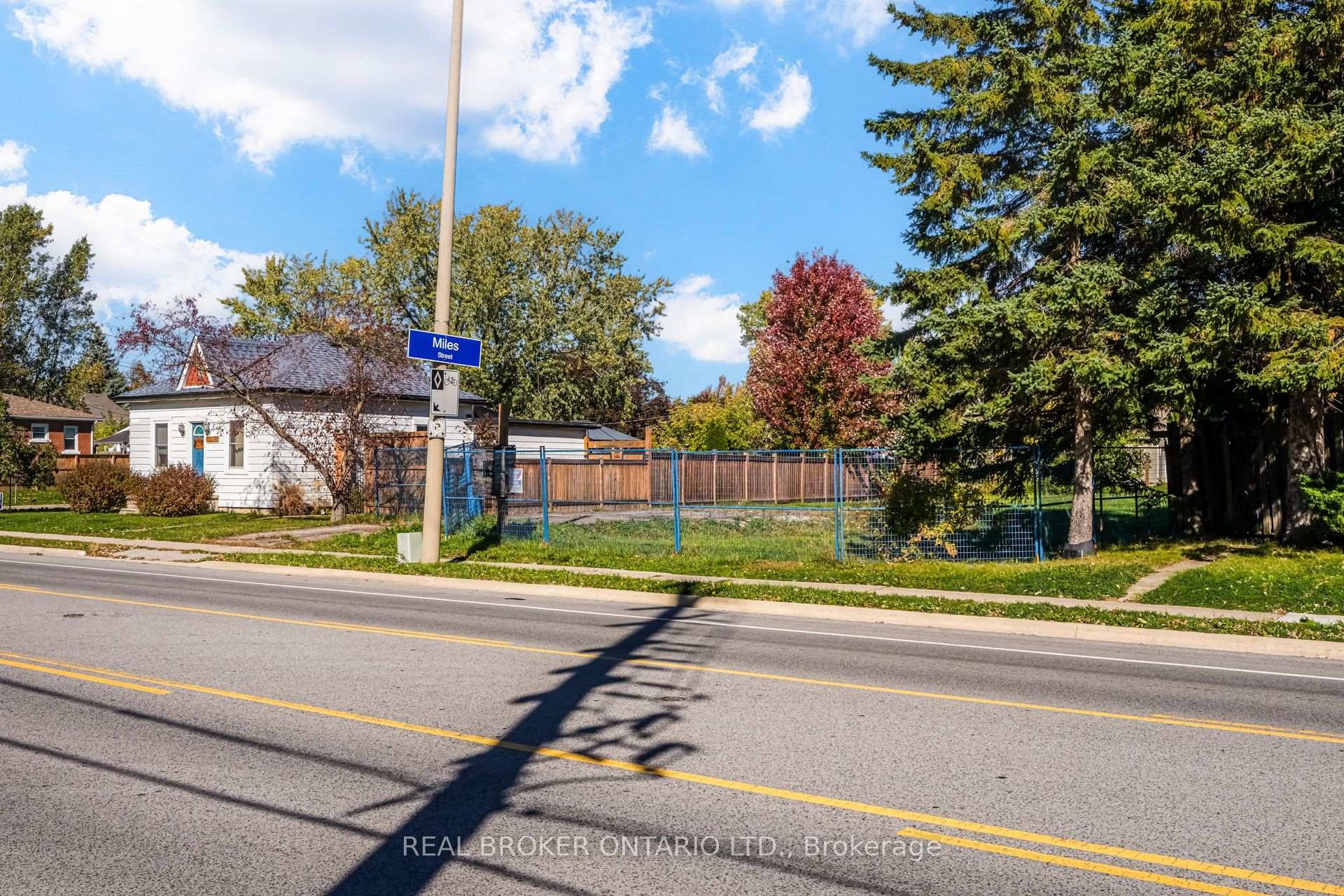 Photo 13 of 159 Bronte Street S, Milton, Old Milton — HOMEH