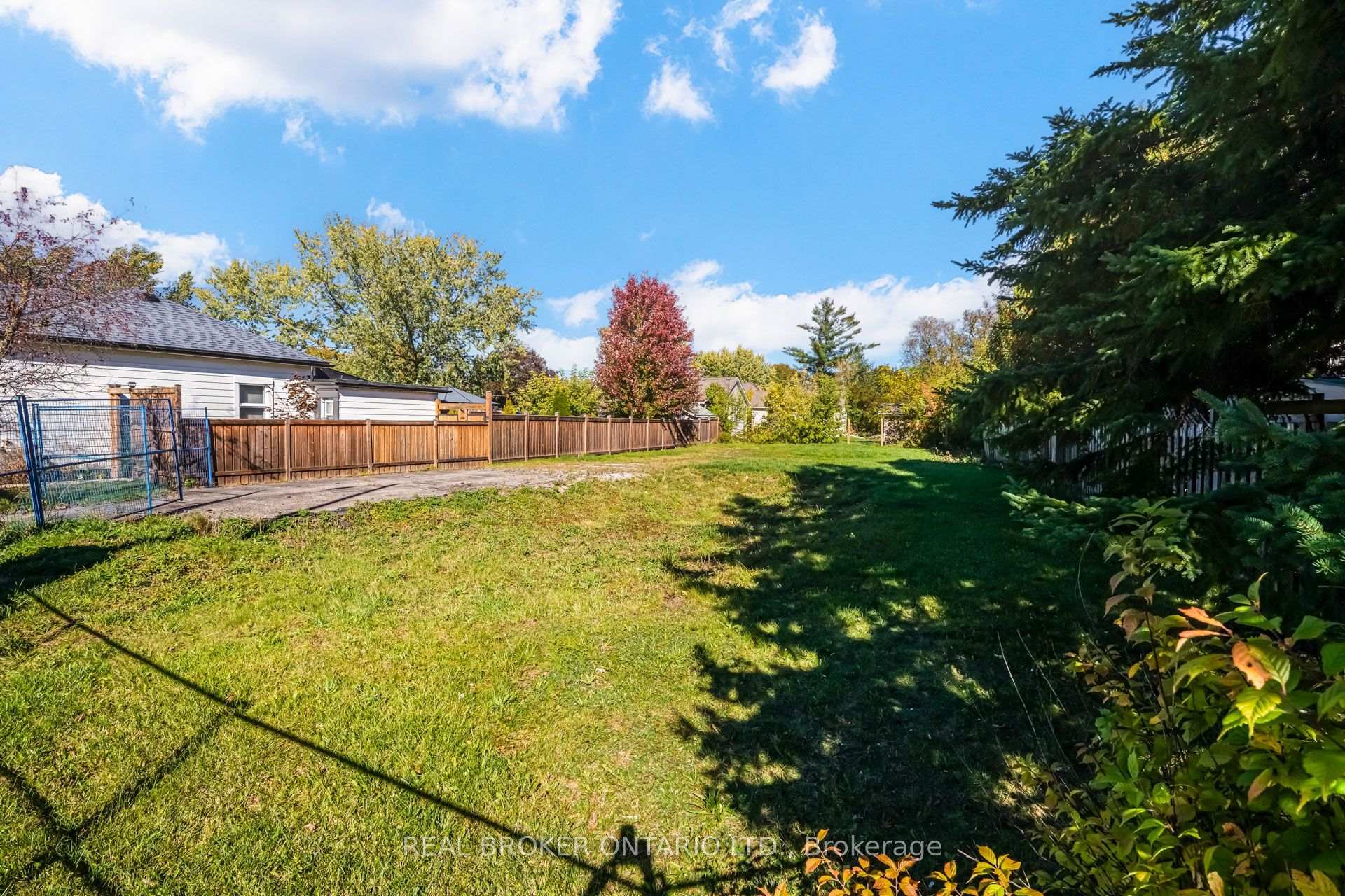 Photo 14 of 159 Bronte Street S, Milton, Old Milton — HOMEH