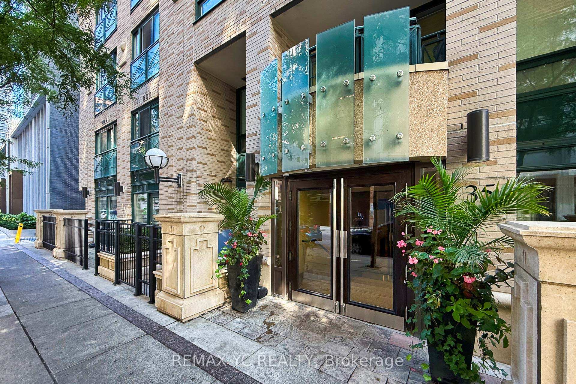 Photo 3 of Unit 1204, 35 Hayden Street, Toronto, Church-Yonge Corridor — HOMEH