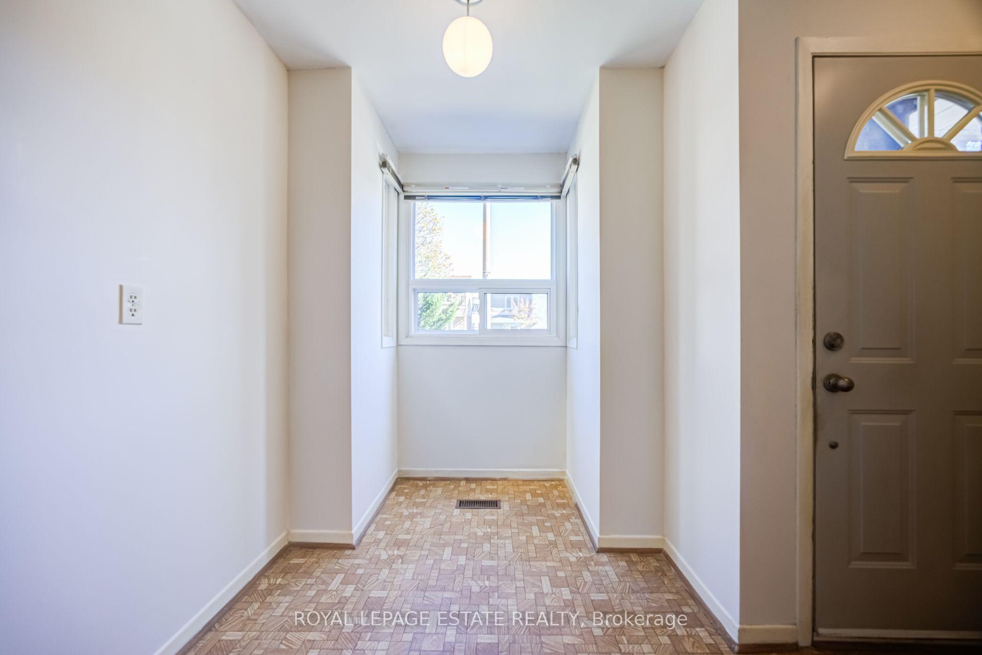 Photo 4 of 73 Spring Forest Square, Scarborough, Agincourt South-Malvern West — HOMEH