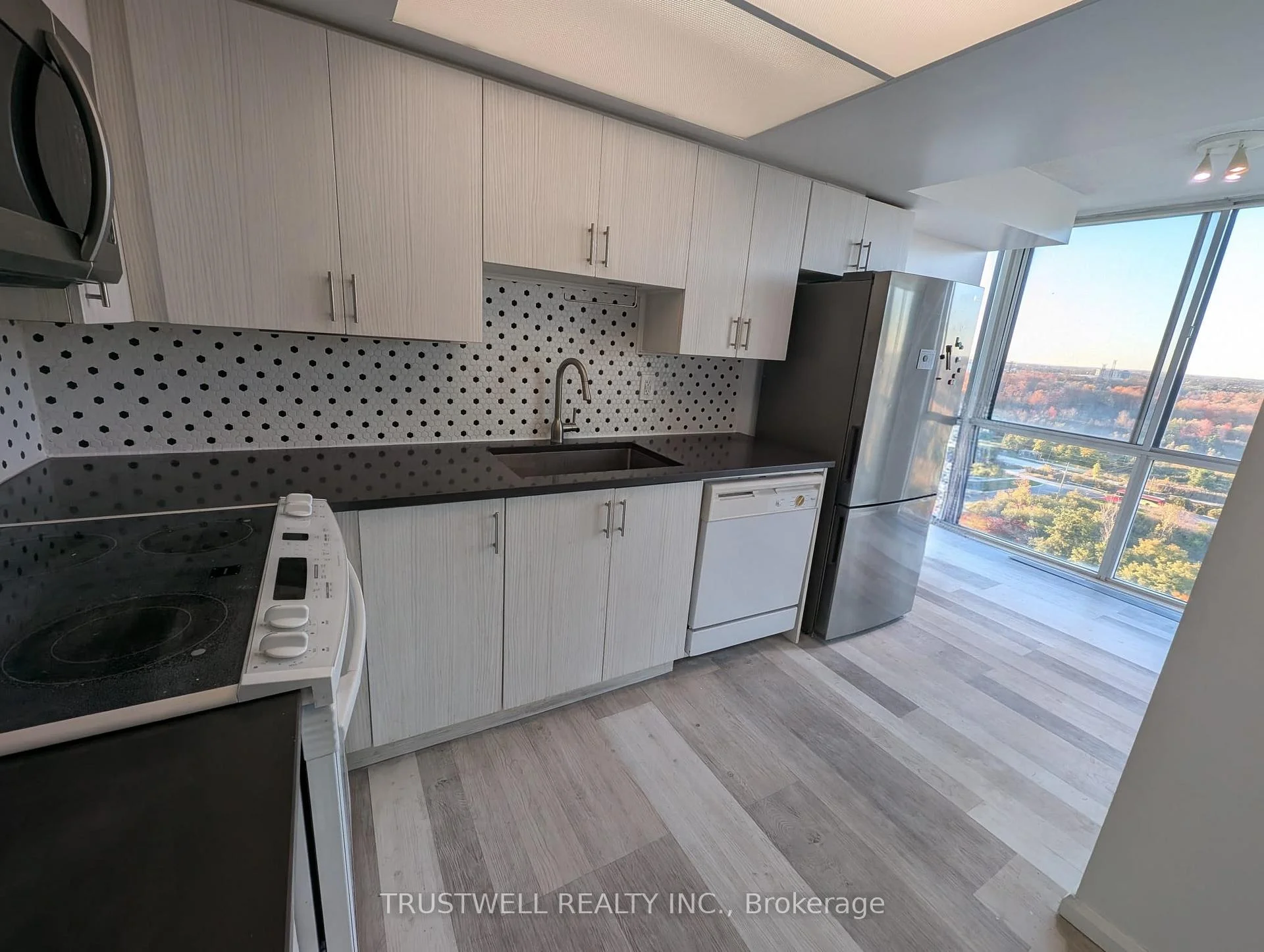 Photo 8 of Unit 1707, 10 Markbrook Lane, Etobicoke, Mount Olive-Silverstone-Jamestown — HOMEH