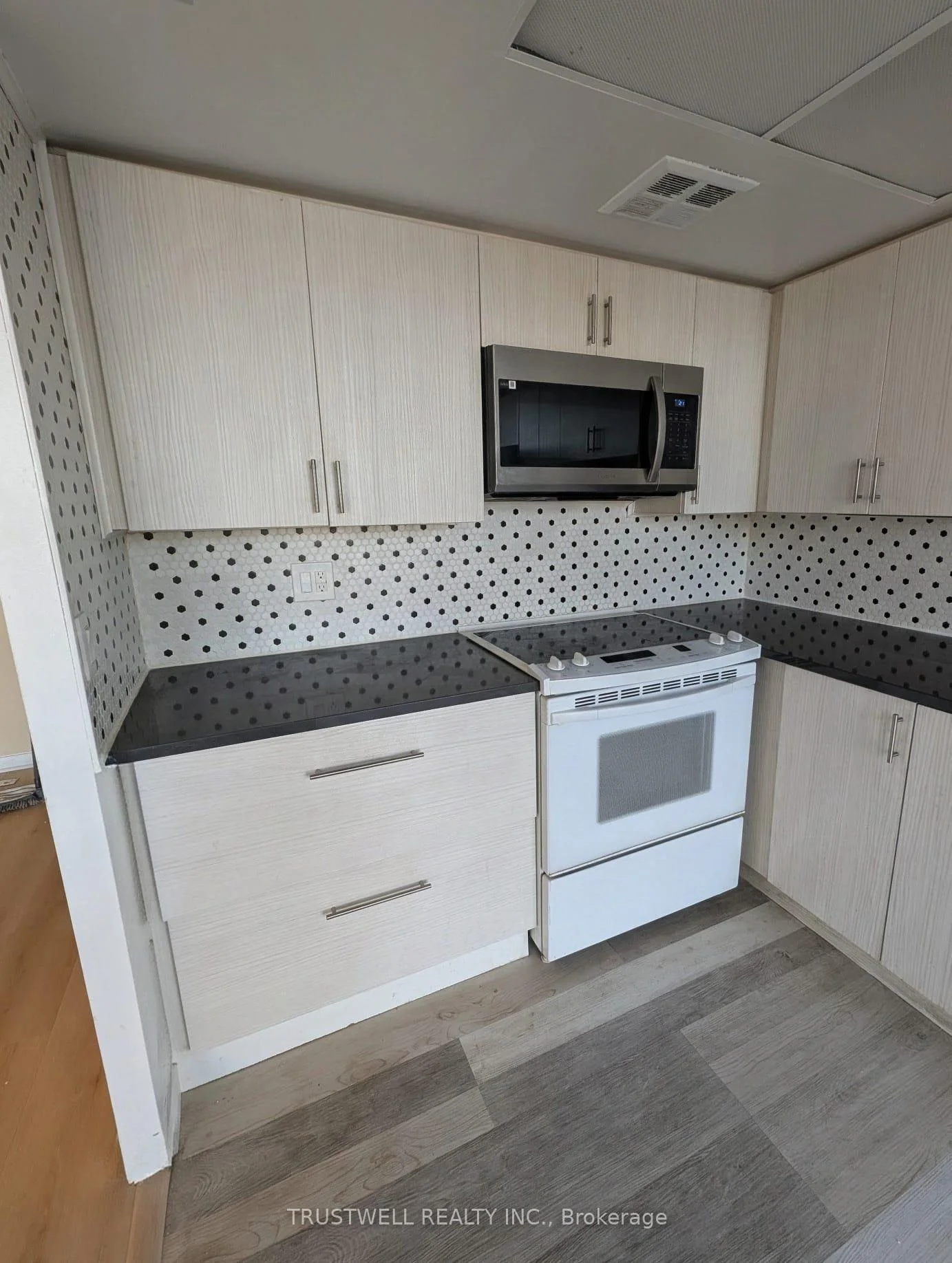 Photo 12 of Unit 1707, 10 Markbrook Lane, Etobicoke, Mount Olive-Silverstone-Jamestown — HOMEH