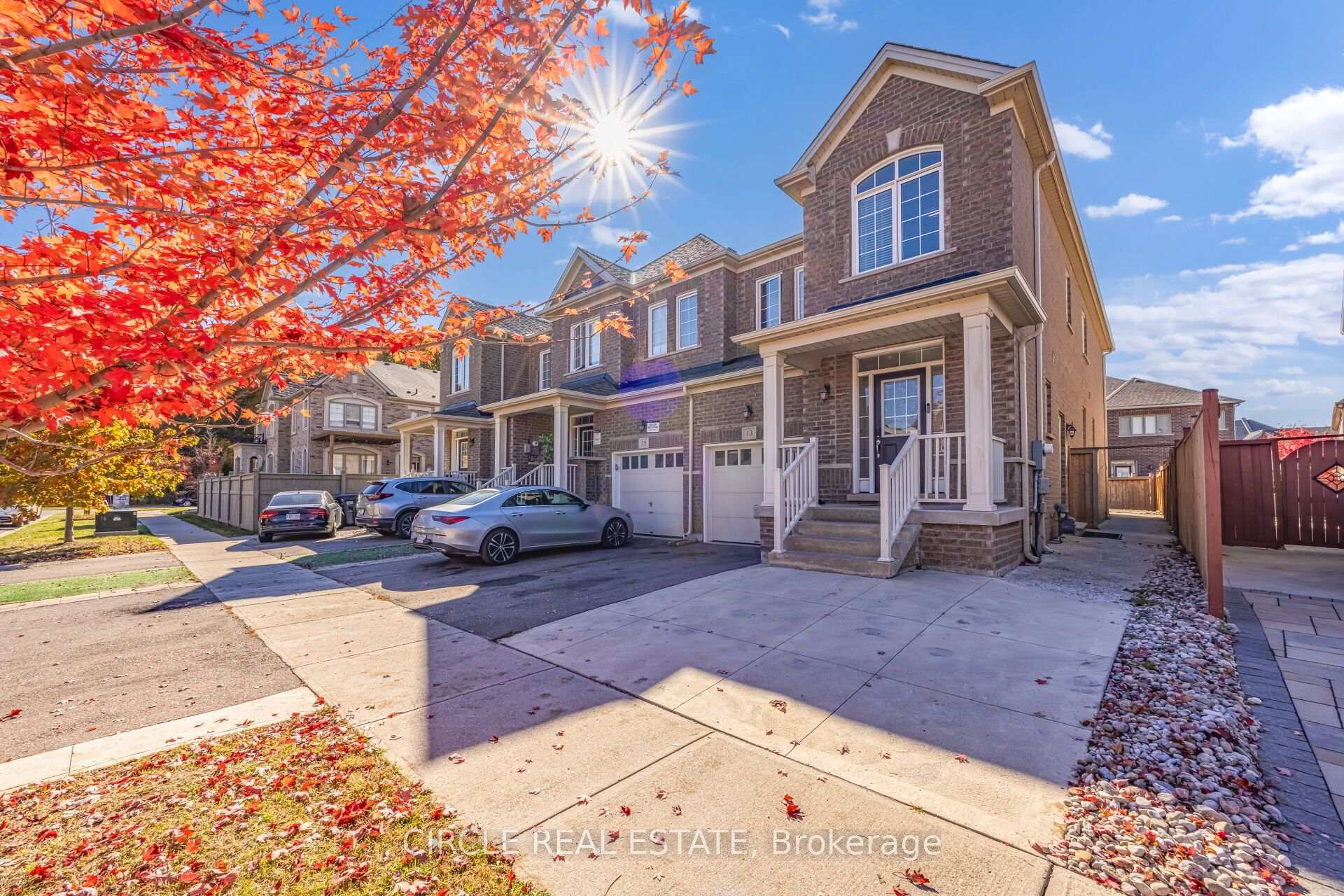 Photo 3 of 13 Lady Evelyn Crescent, Brampton, Bram West — HOMEH