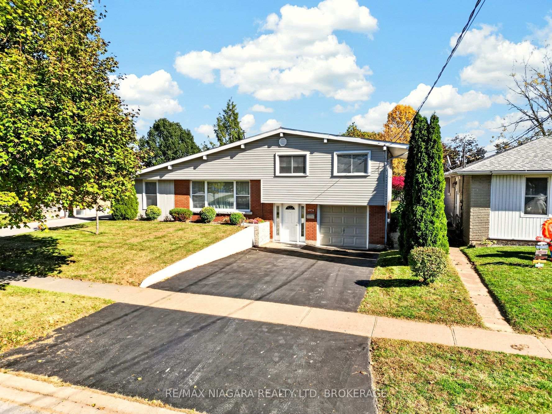 Photo 3 of 4534 Pettit Avenue, Niagara Falls, Morrison — HOMEH