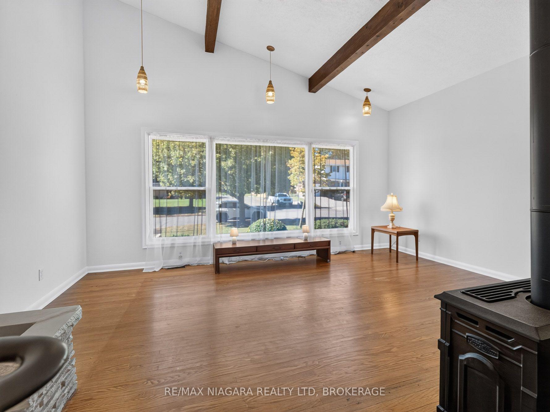 Photo 7 of 4534 Pettit Avenue, Niagara Falls, Morrison — HOMEH