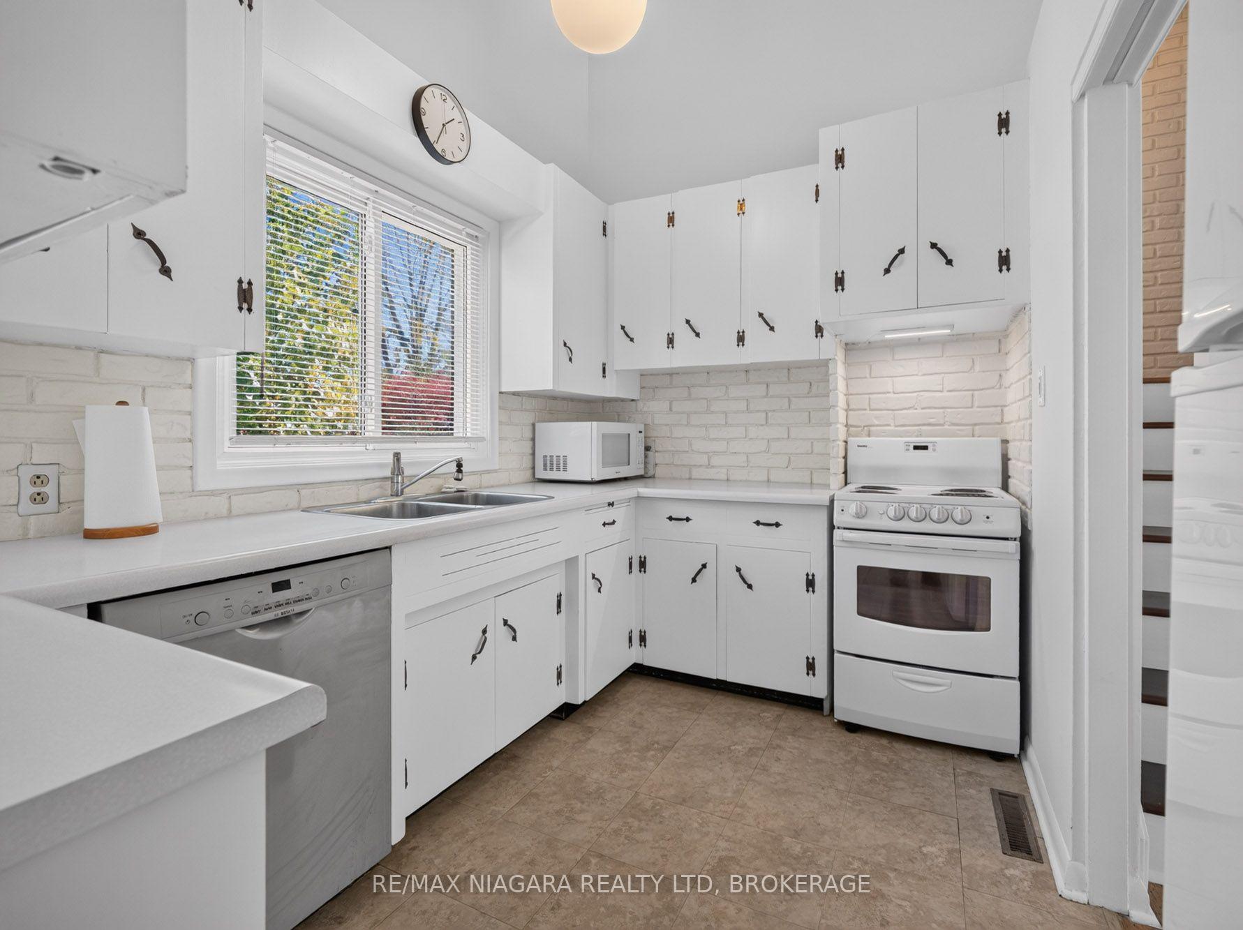 Photo 14 of 4534 Pettit Avenue, Niagara Falls, Morrison — HOMEH