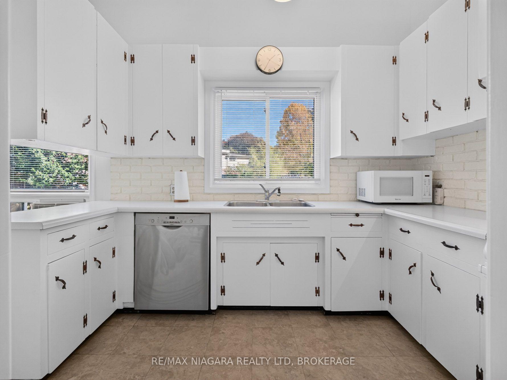 Photo 15 of 4534 Pettit Avenue, Niagara Falls, Morrison — HOMEH
