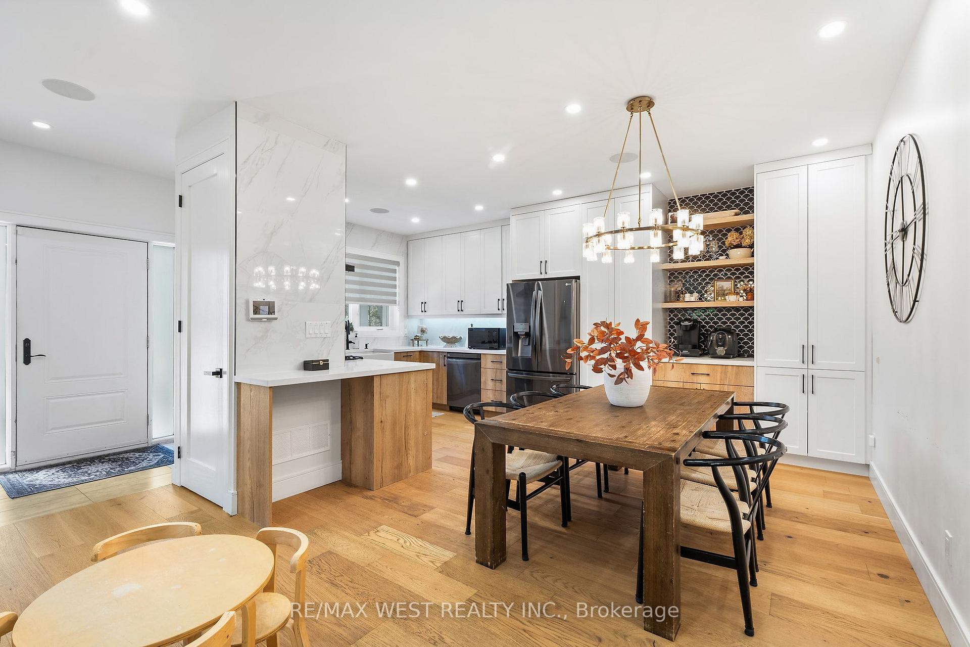 Photo 9 of 42 Woolton Crescent, North York, Brookhaven-Amesbury — HOMEH