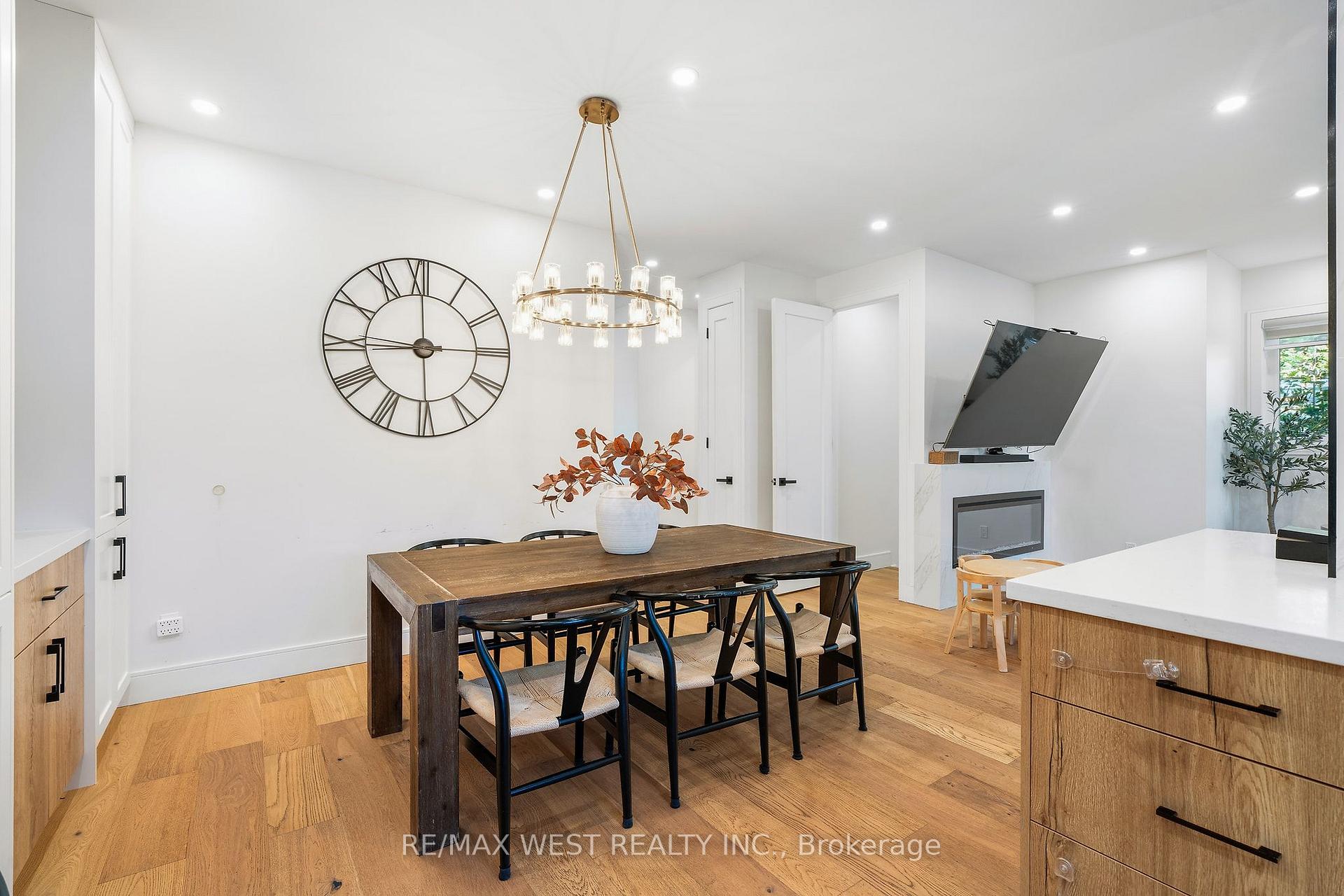 Photo 11 of 42 Woolton Crescent, North York, Brookhaven-Amesbury — HOMEH