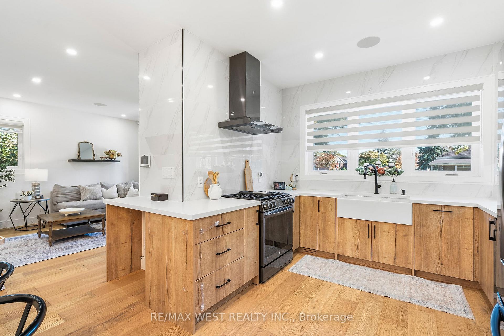 Photo 13 of 42 Woolton Crescent, North York, Brookhaven-Amesbury — HOMEH