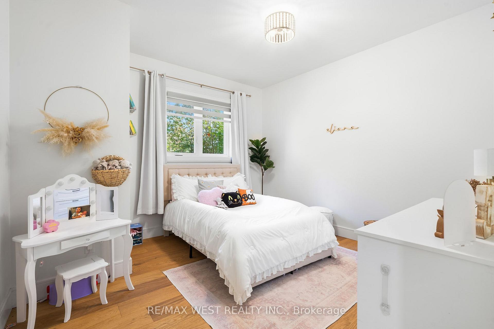 Photo 18 of 42 Woolton Crescent, North York, Brookhaven-Amesbury — HOMEH