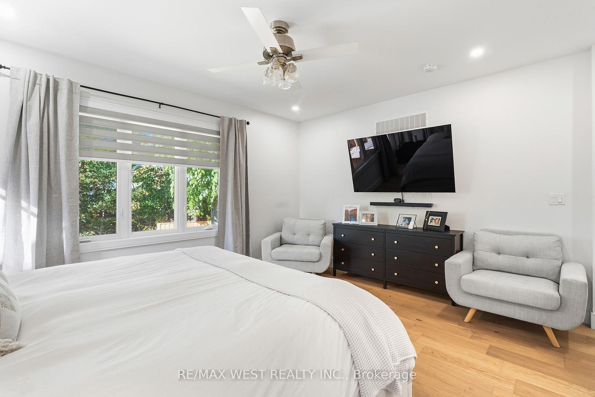 Photo 24 of 42 Woolton Crescent, North York, Brookhaven-Amesbury — HOMEH