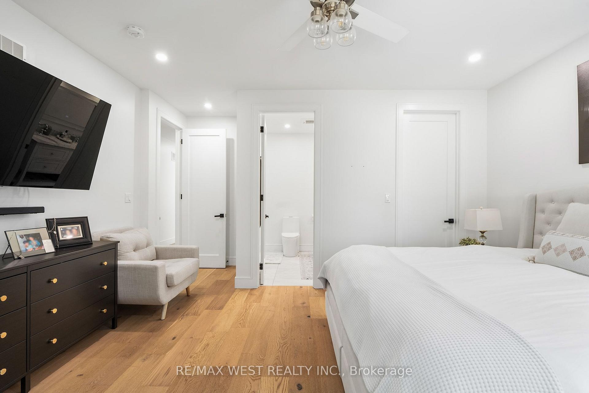 Photo 25 of 42 Woolton Crescent, North York, Brookhaven-Amesbury — HOMEH