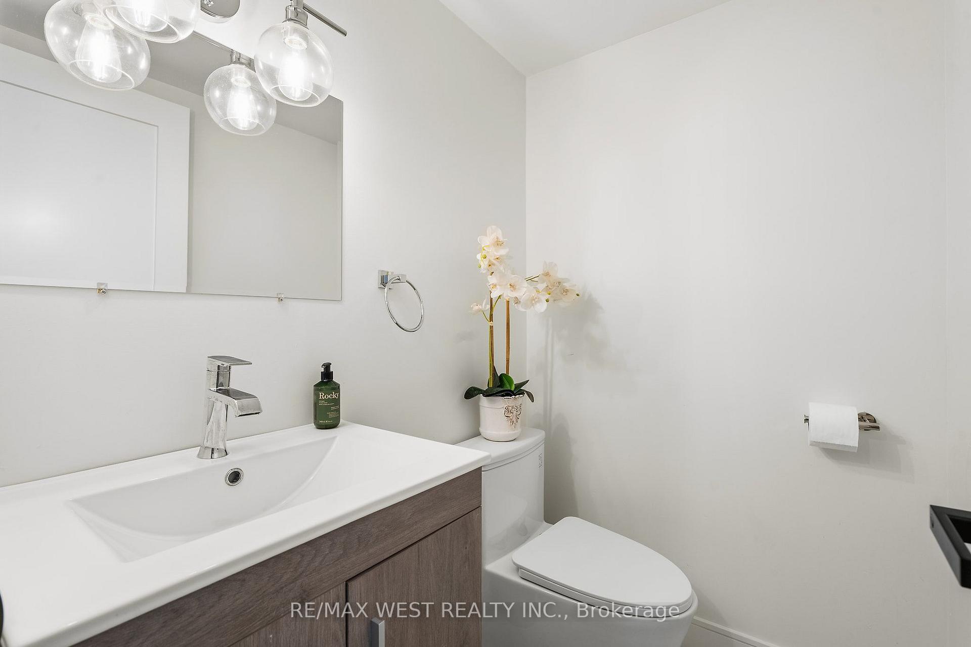 Photo 28 of 42 Woolton Crescent, North York, Brookhaven-Amesbury — HOMEH