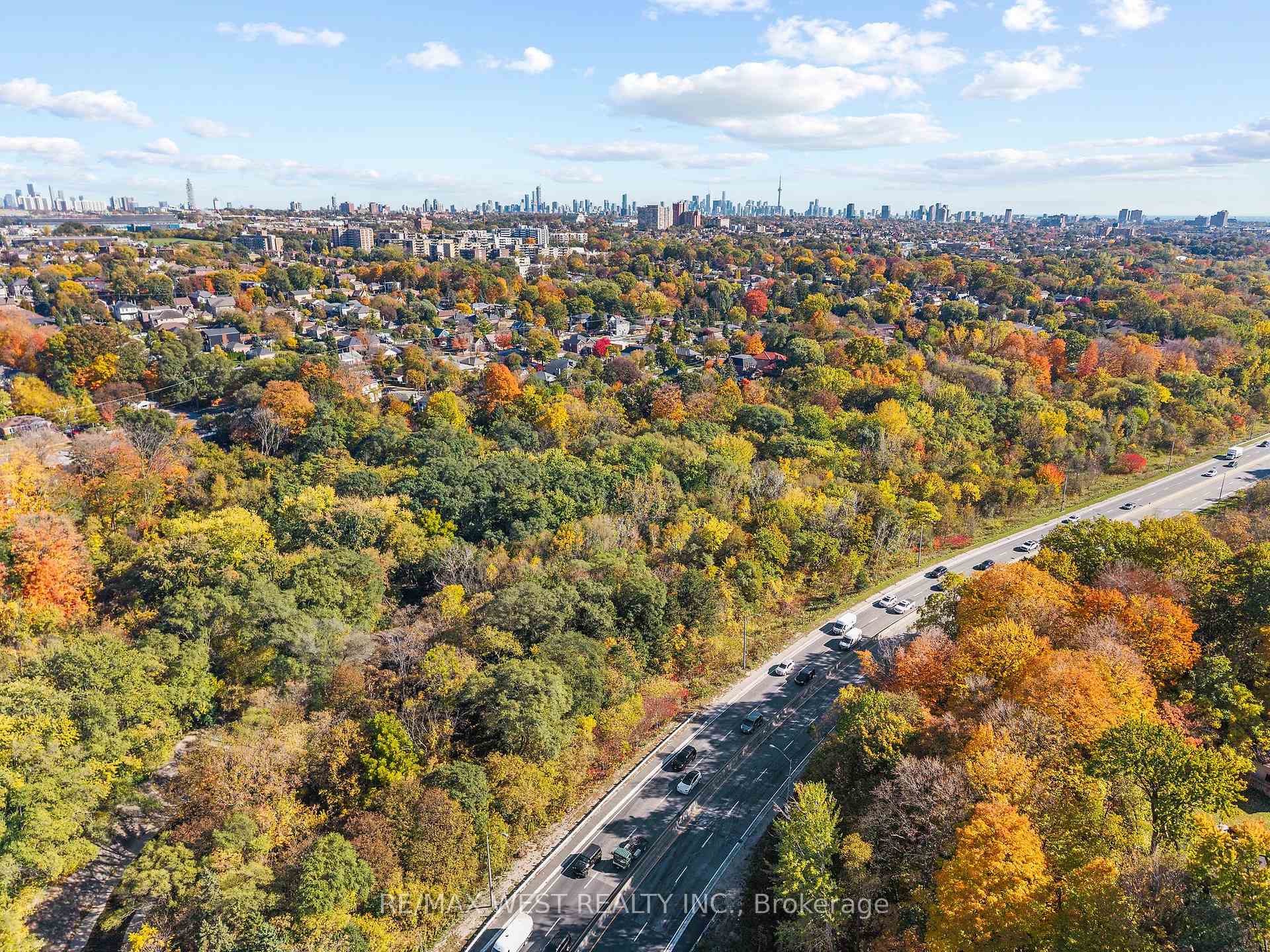 Photo 37 of 42 Woolton Crescent, North York, Brookhaven-Amesbury — HOMEH