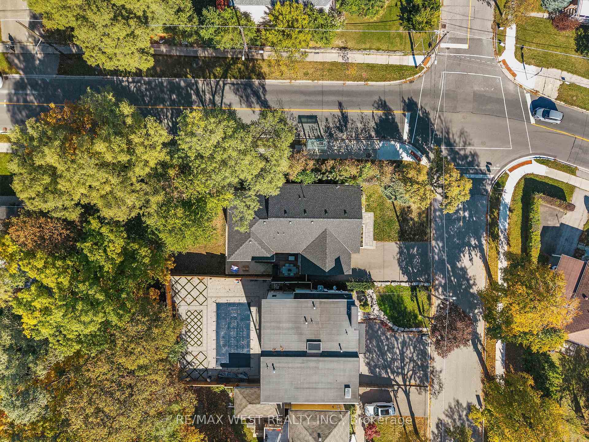 Photo 38 of 42 Woolton Crescent, North York, Brookhaven-Amesbury — HOMEH