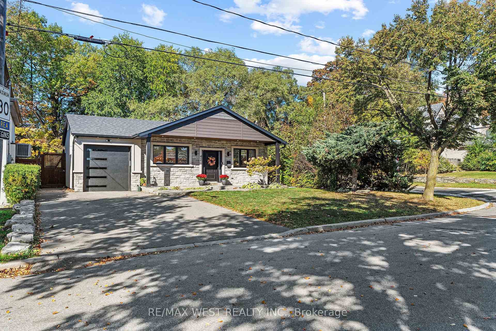 Photo 39 of 42 Woolton Crescent, North York, Brookhaven-Amesbury — HOMEH