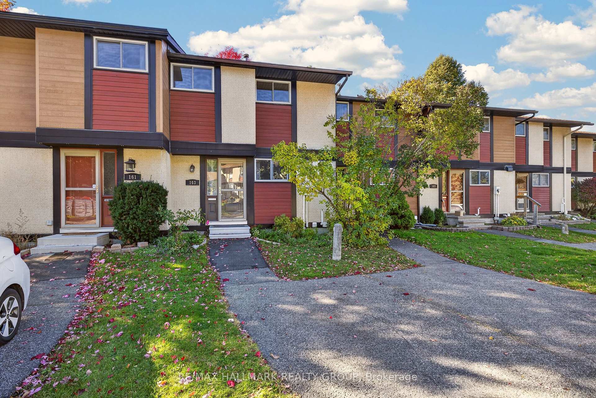 Photo 3 of 163 McClintock Way, Ottawa, Kanata - Katimavik — HOMEH