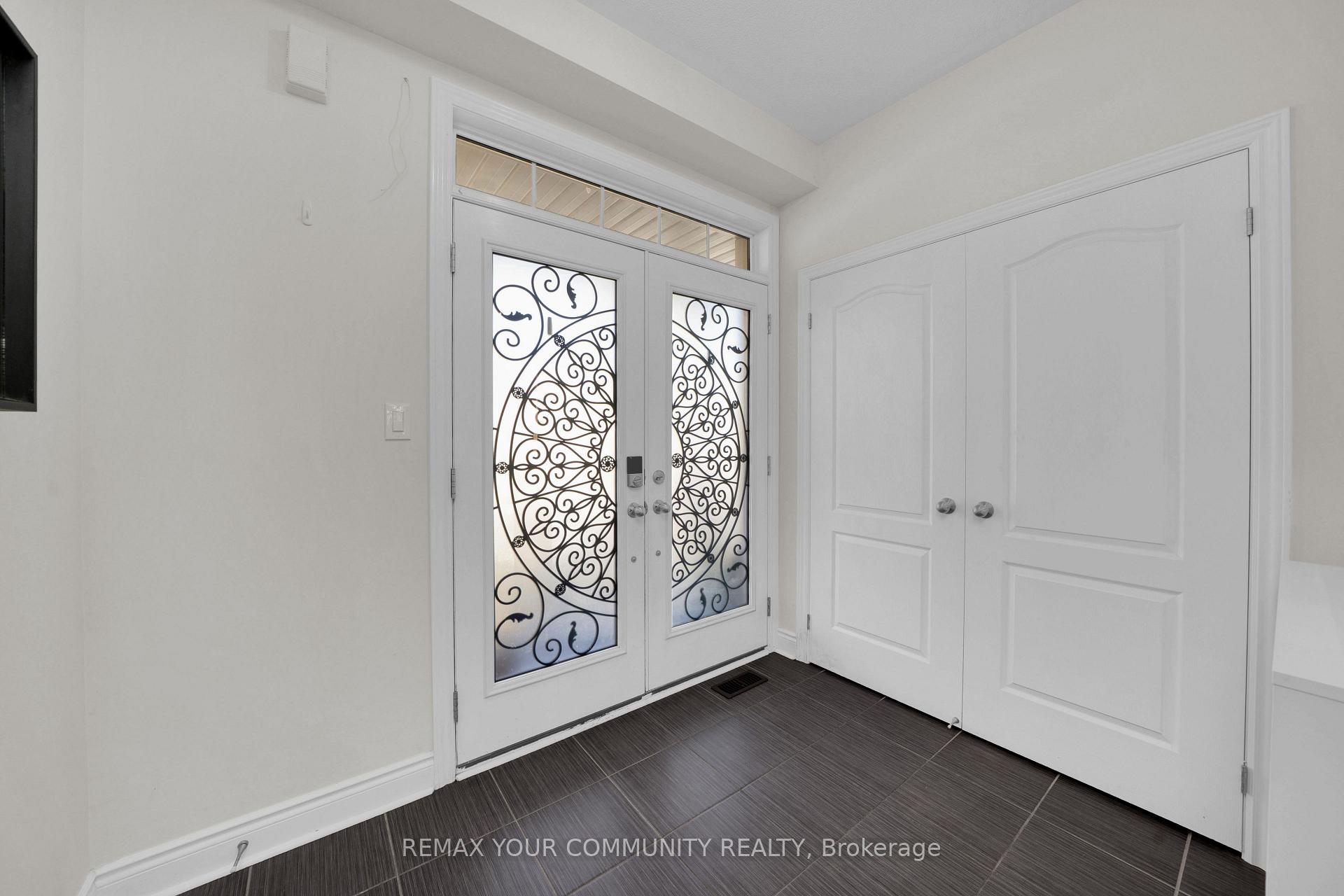 Photo 3 of 1042 Wilbur Pipher Circle, Newmarket, Stonehaven-Wyndham — HOMEH