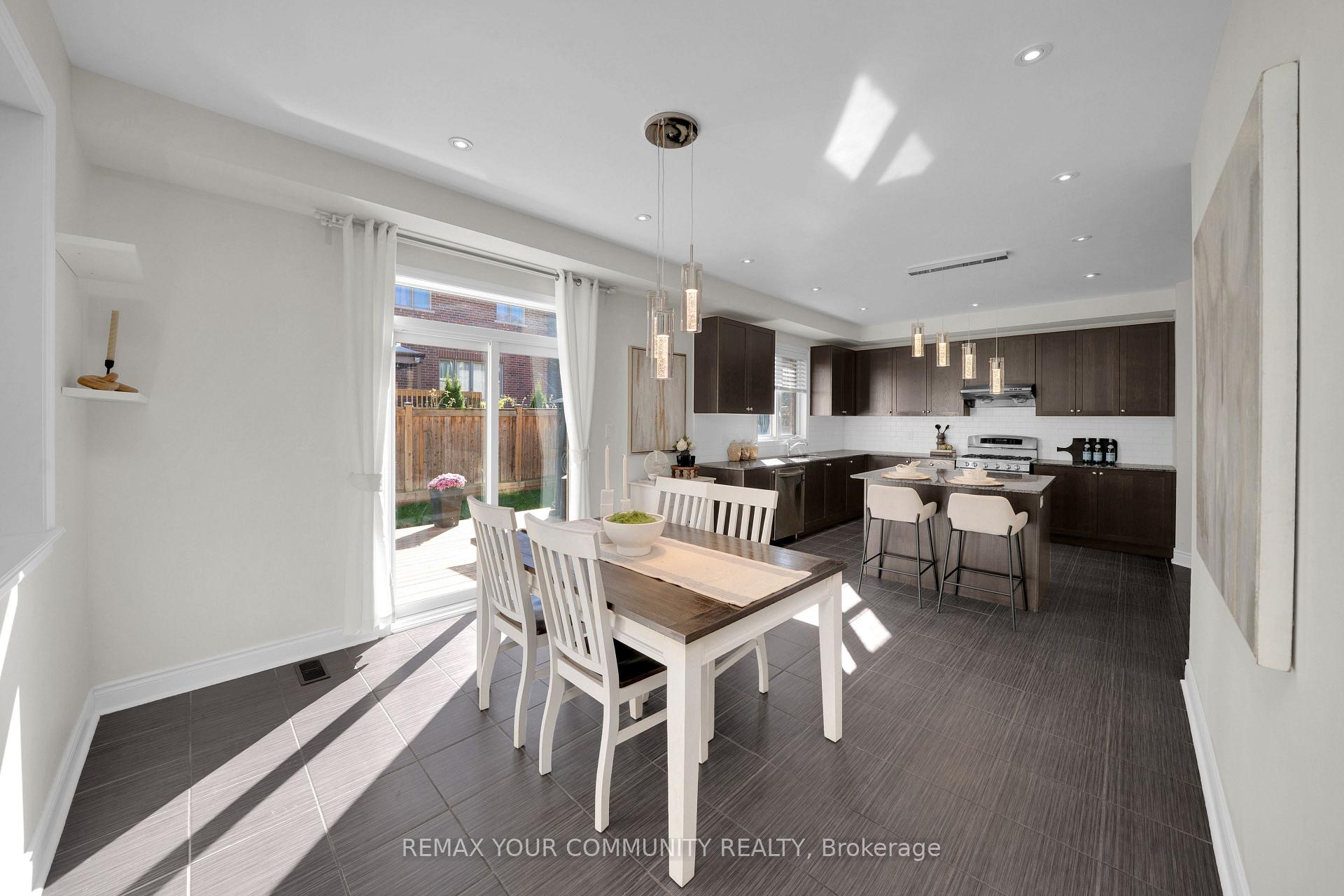 Photo 13 of 1042 Wilbur Pipher Circle, Newmarket, Stonehaven-Wyndham — HOMEH