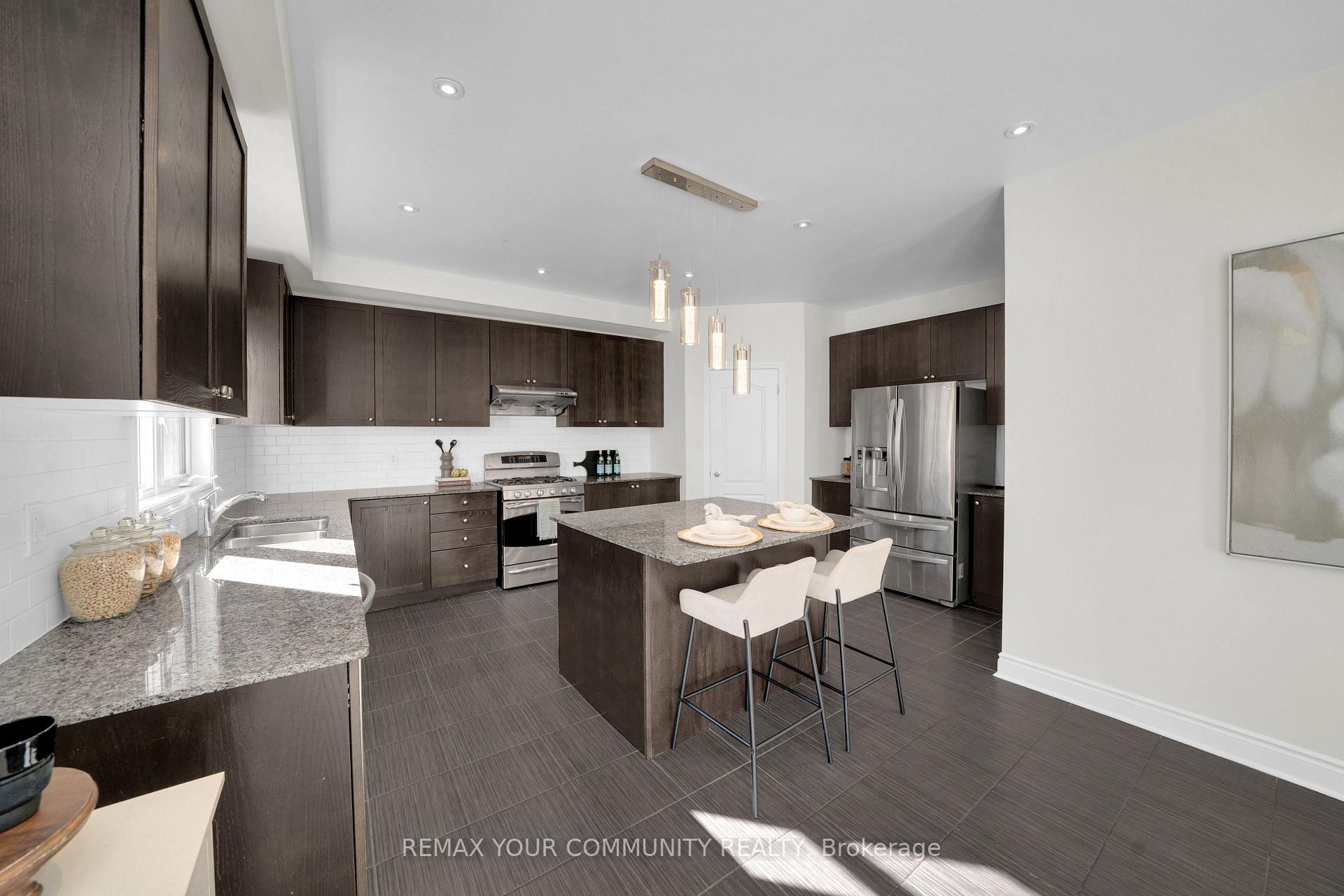 Photo 15 of 1042 Wilbur Pipher Circle, Newmarket, Stonehaven-Wyndham — HOMEH