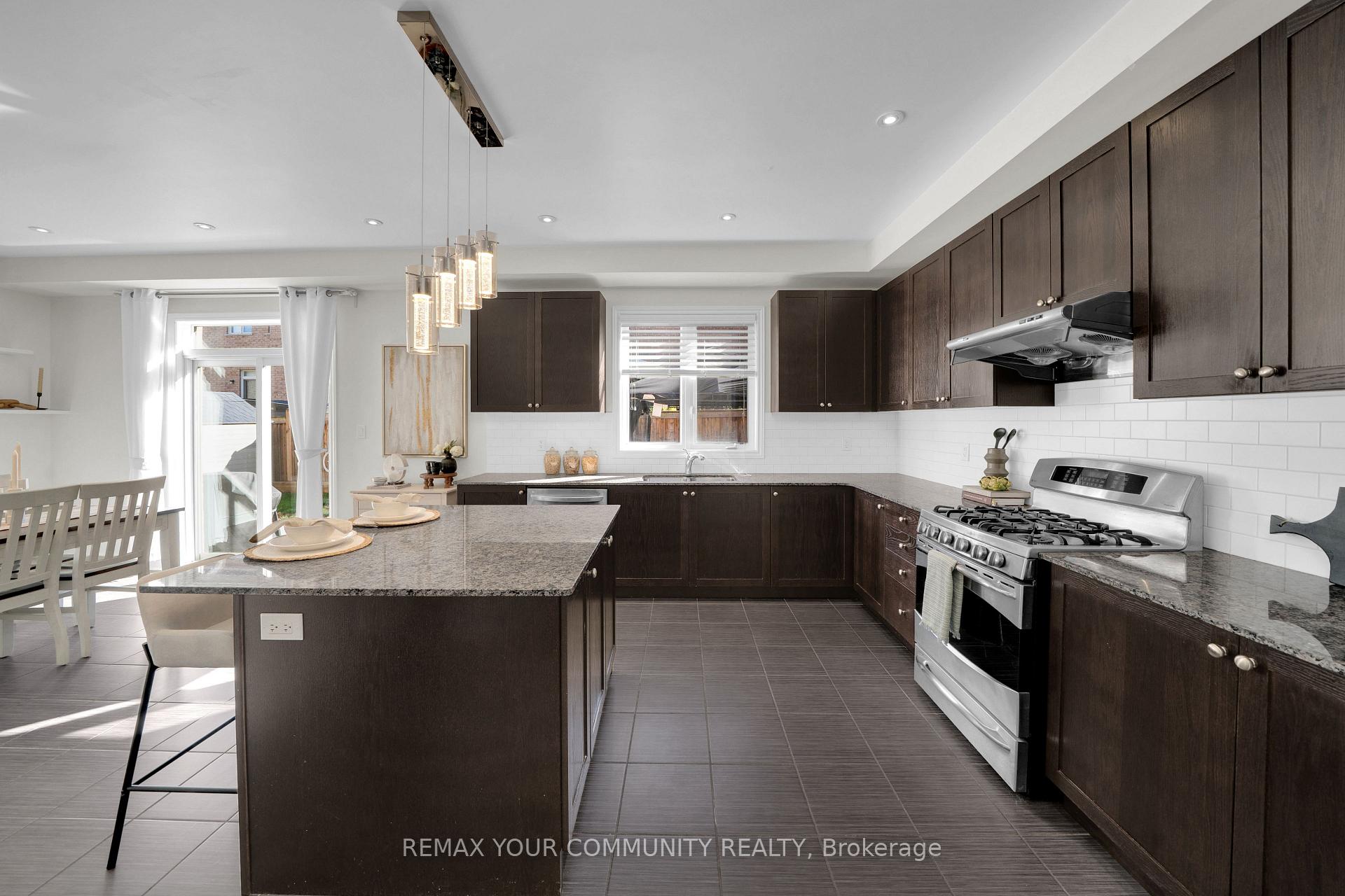 Photo 18 of 1042 Wilbur Pipher Circle, Newmarket, Stonehaven-Wyndham — HOMEH
