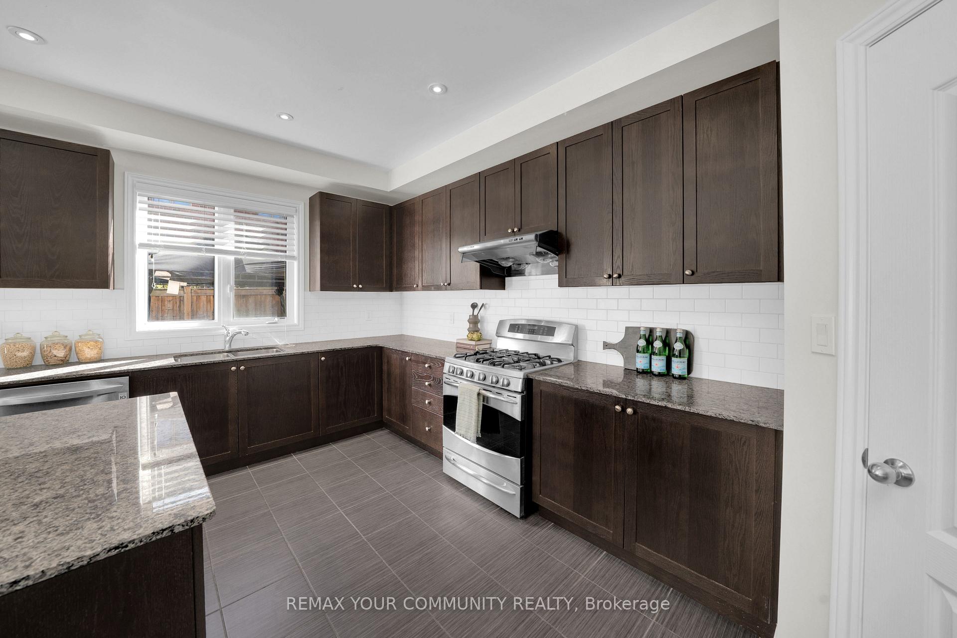 Photo 23 of 1042 Wilbur Pipher Circle, Newmarket, Stonehaven-Wyndham — HOMEH