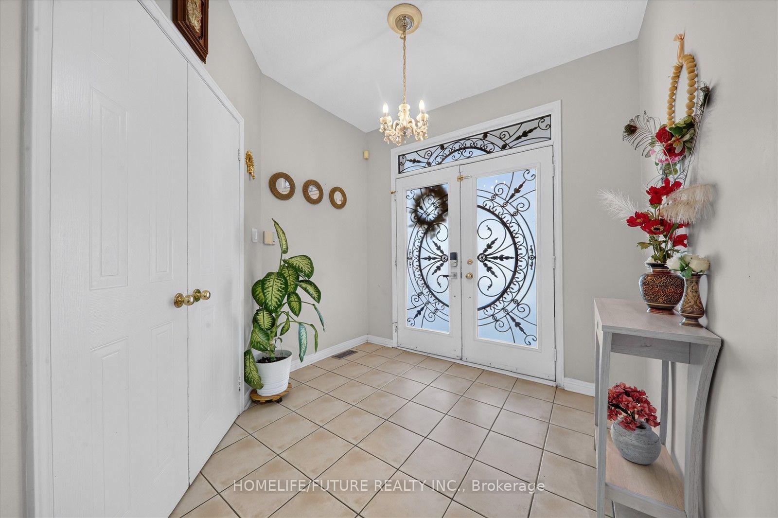 Photo 6 of 24 Medley Crescent, Markham, Milliken Mills East — HOMEH