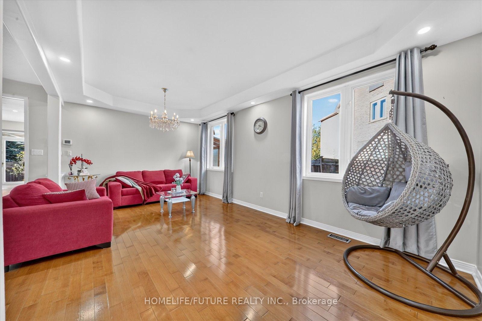 Photo 7 of 24 Medley Crescent, Markham, Milliken Mills East — HOMEH