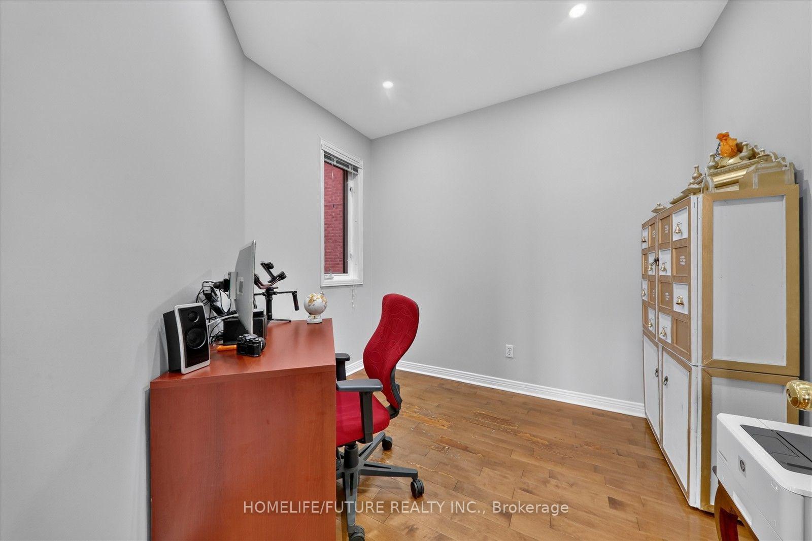 Photo 11 of 24 Medley Crescent, Markham, Milliken Mills East — HOMEH