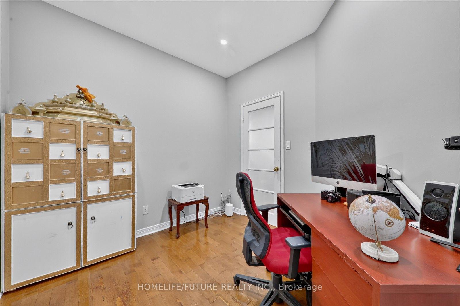 Photo 12 of 24 Medley Crescent, Markham, Milliken Mills East — HOMEH