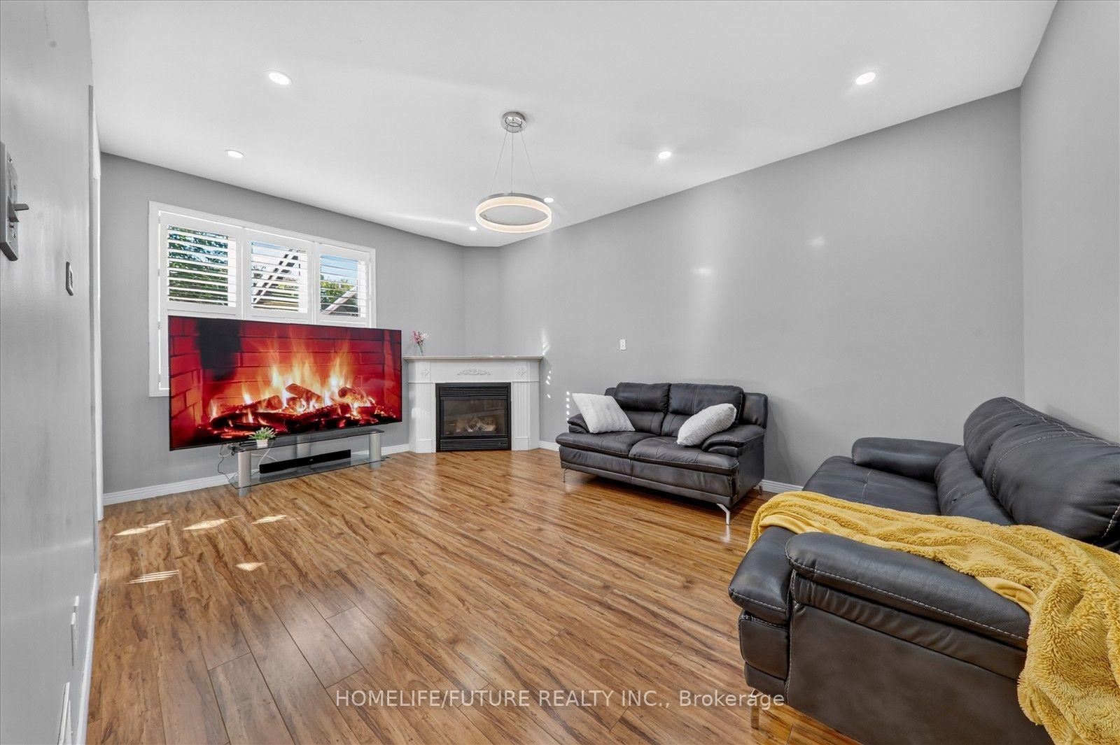 Photo 18 of 24 Medley Crescent, Markham, Milliken Mills East — HOMEH