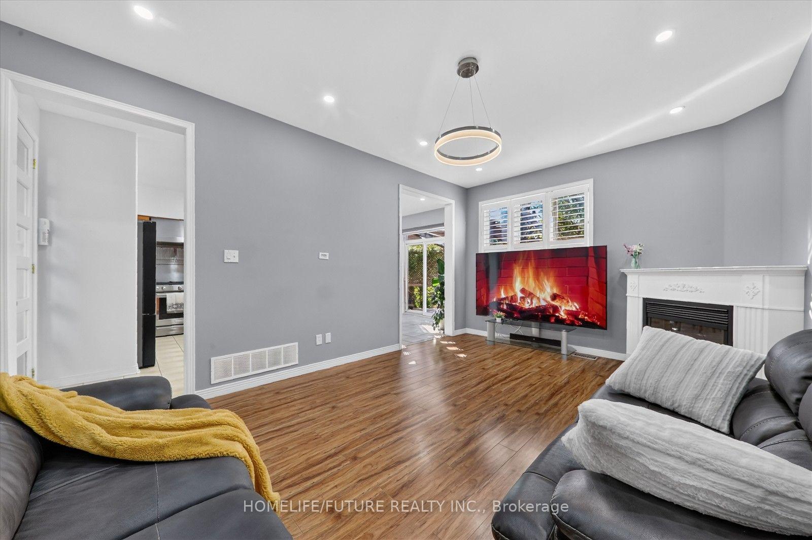 Photo 19 of 24 Medley Crescent, Markham, Milliken Mills East — HOMEH
