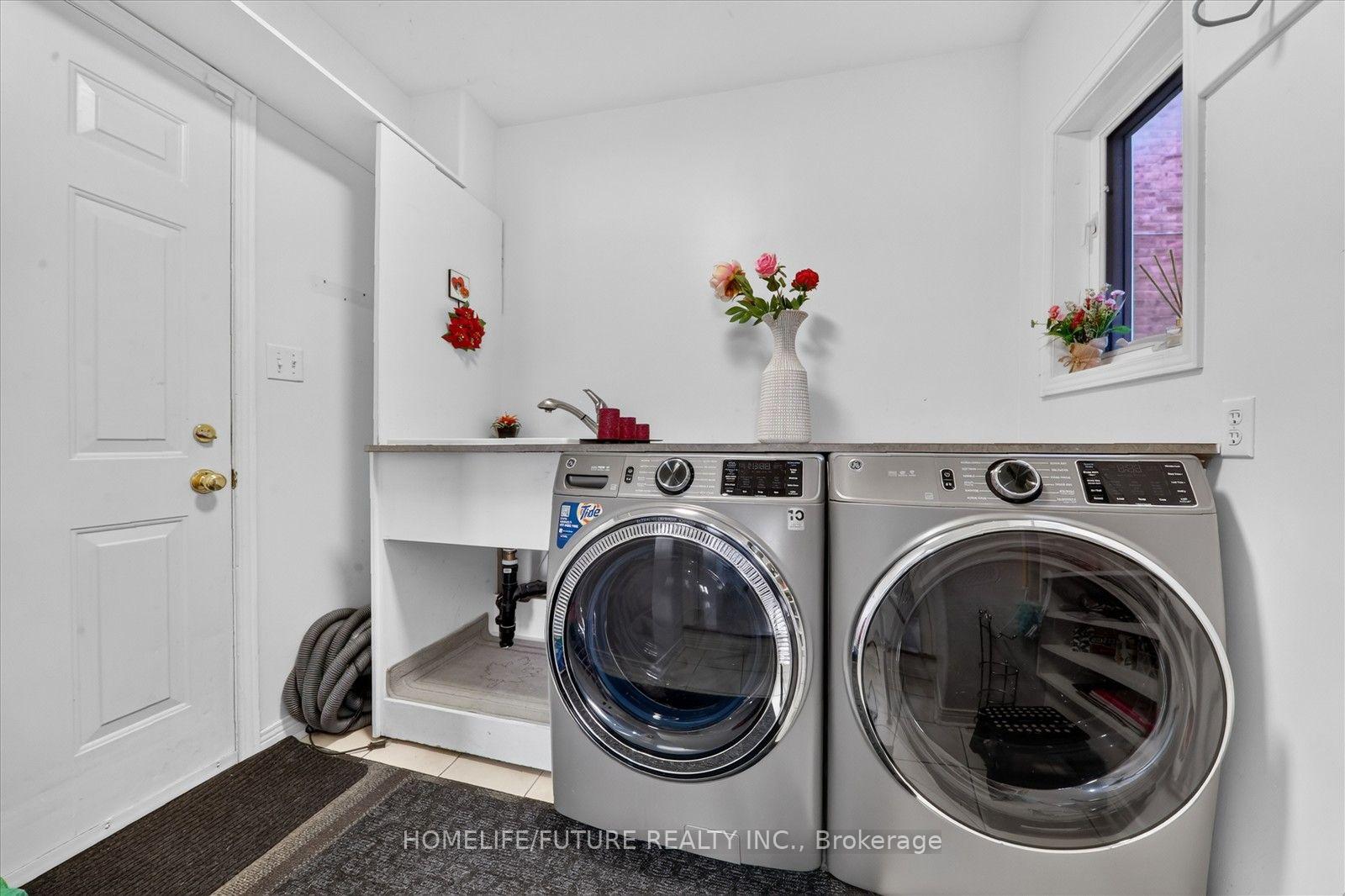 Photo 20 of 24 Medley Crescent, Markham, Milliken Mills East — HOMEH