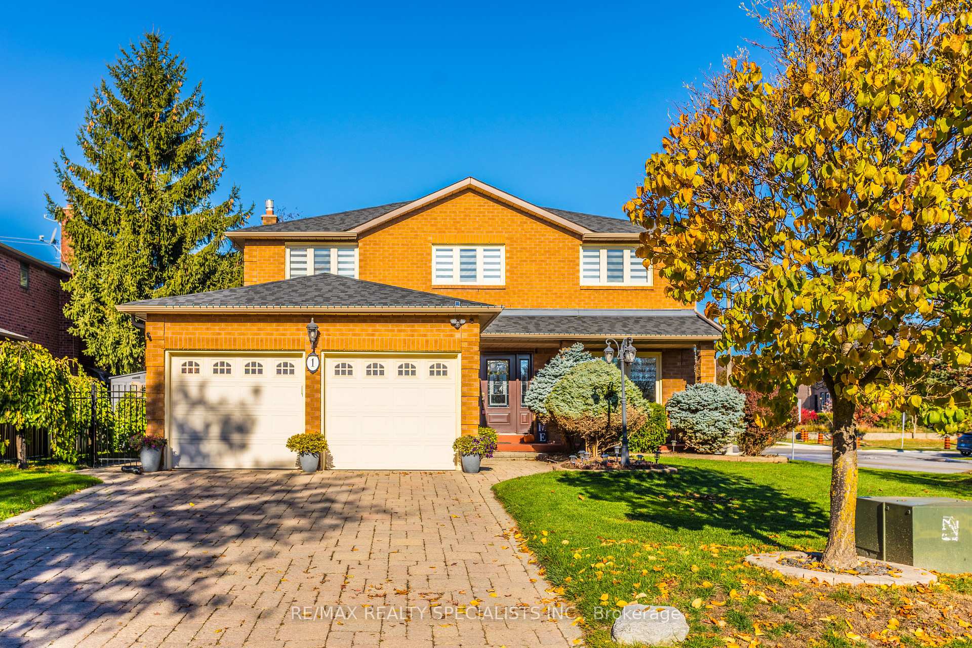 Photo 3 of 1 Burwash Court, Brampton, Heart Lake West — HOMEH
