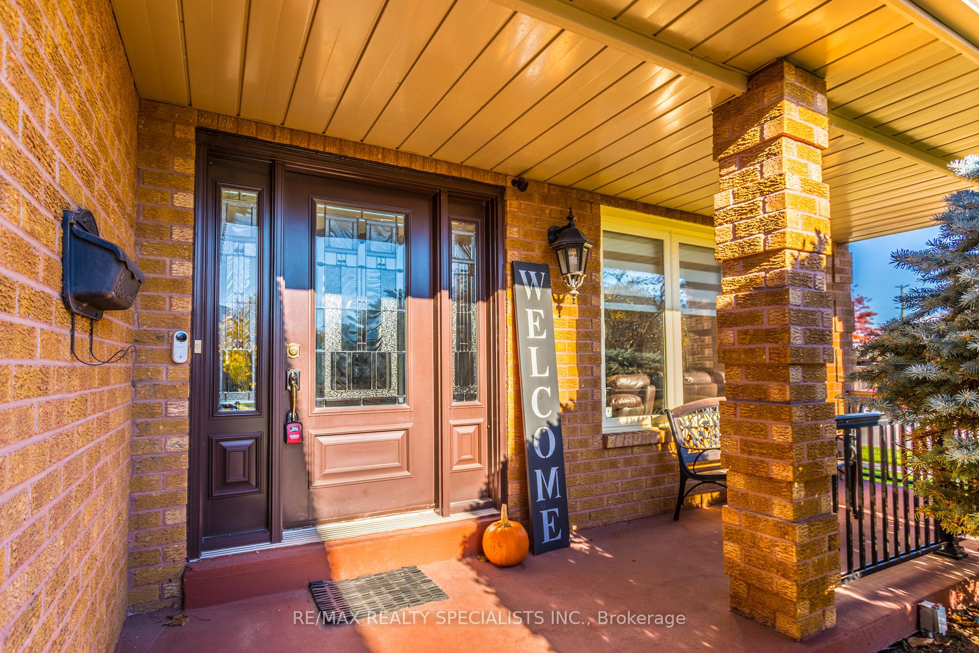 Photo 5 of 1 Burwash Court, Brampton, Heart Lake West — HOMEH