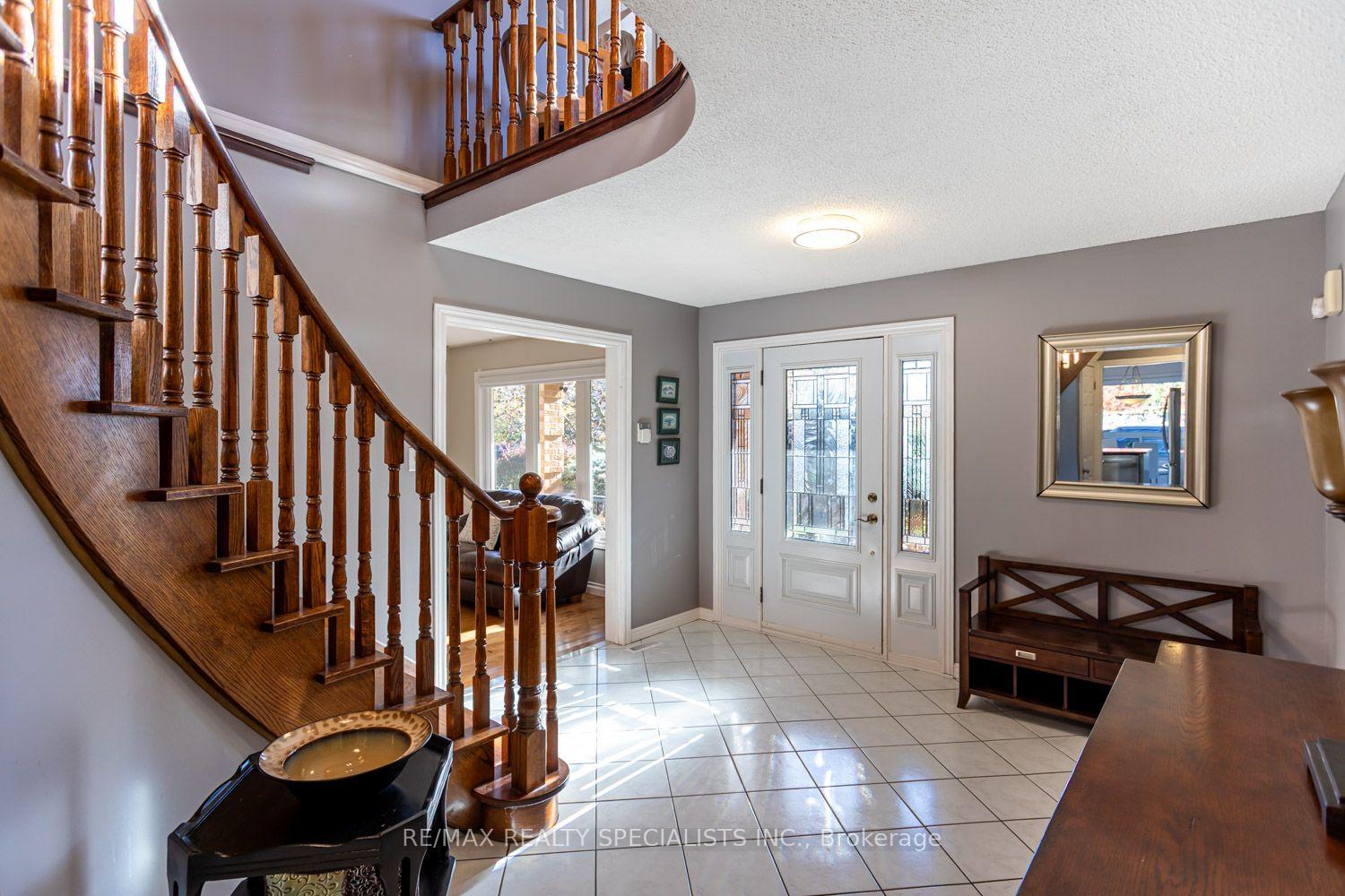Photo 7 of 1 Burwash Court, Brampton, Heart Lake West — HOMEH