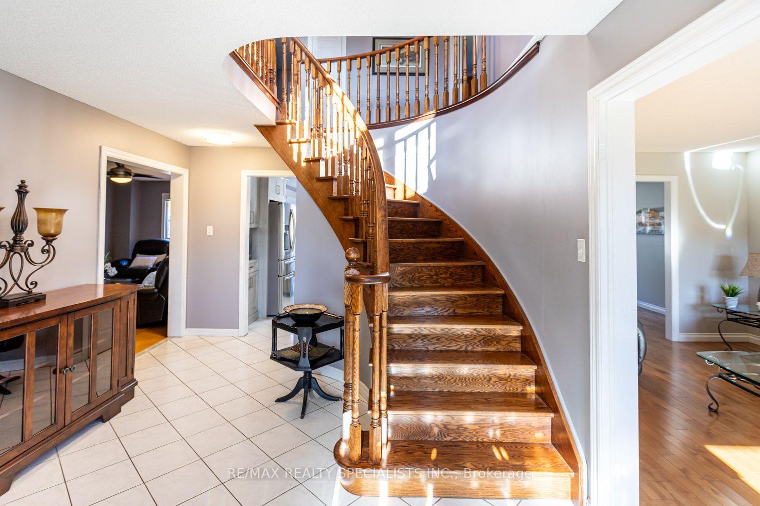 Photo 6 of 1 Burwash Court, Brampton, Heart Lake West — HOMEH