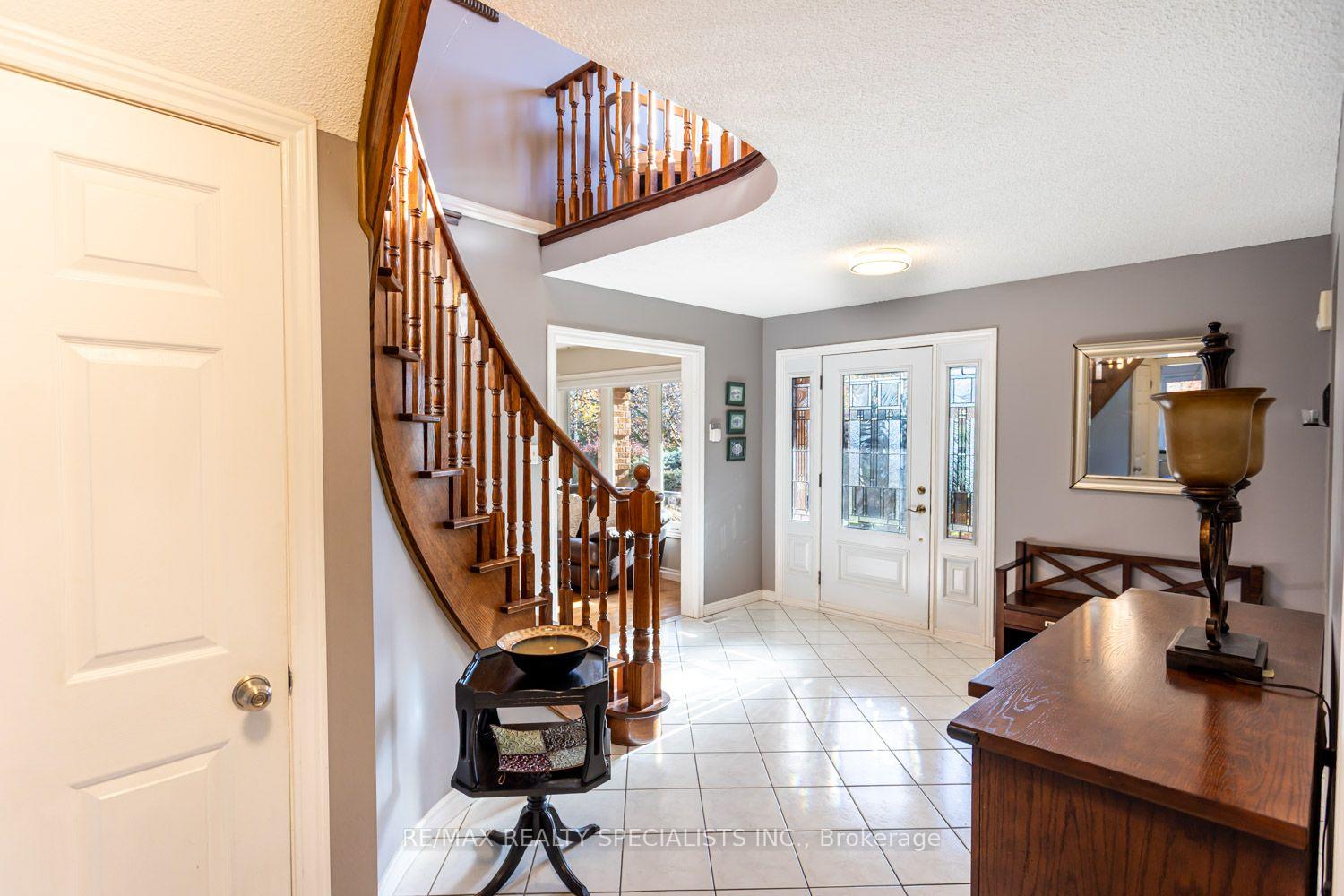Photo 9 of 1 Burwash Court, Brampton, Heart Lake West — HOMEH