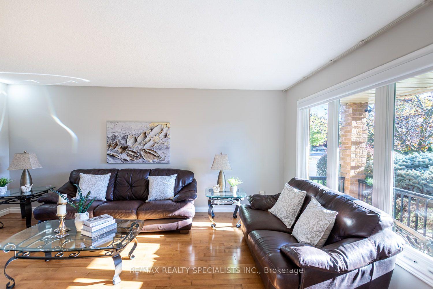 Photo 8 of 1 Burwash Court, Brampton, Heart Lake West — HOMEH