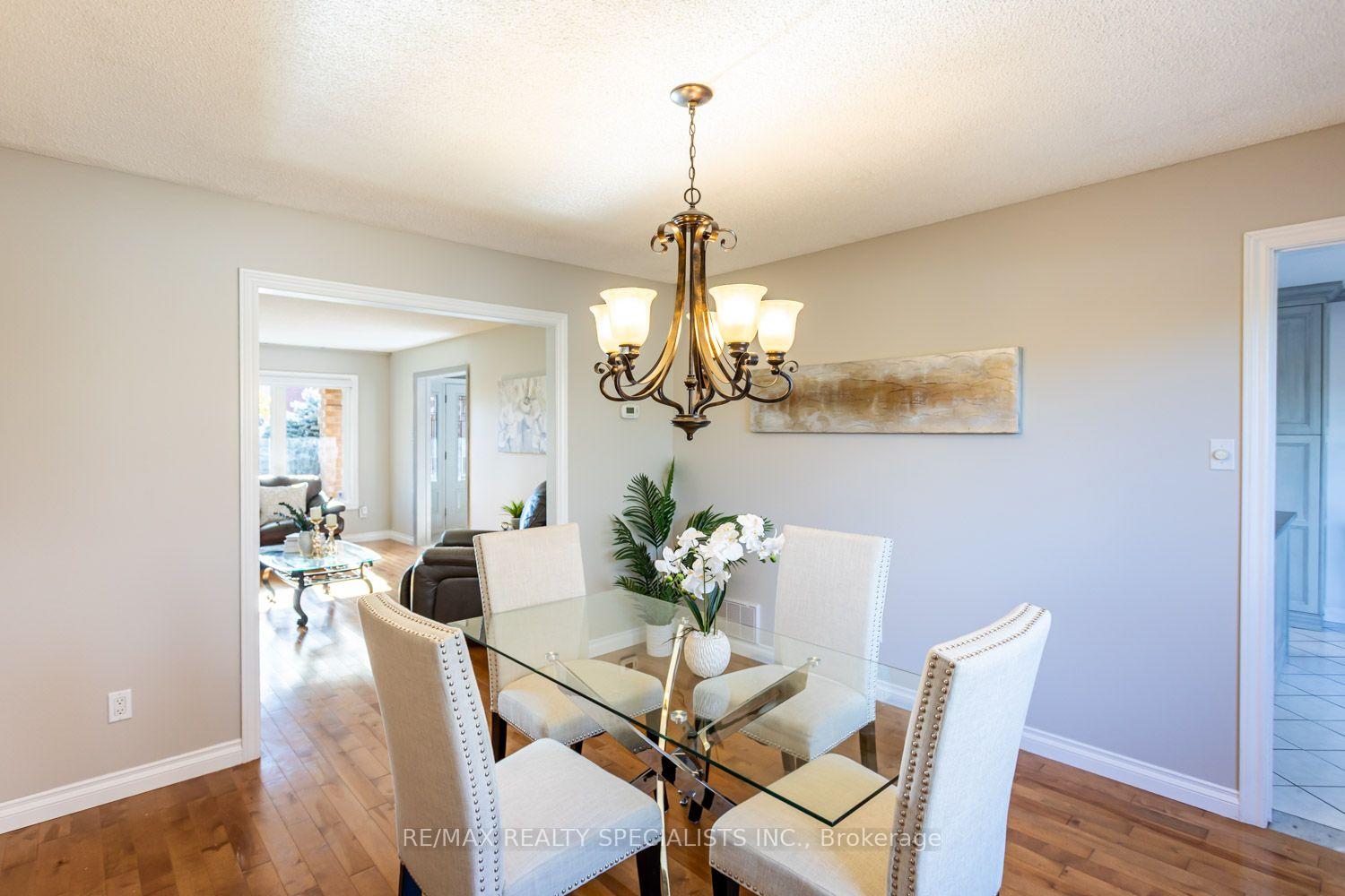 Photo 13 of 1 Burwash Court, Brampton, Heart Lake West — HOMEH