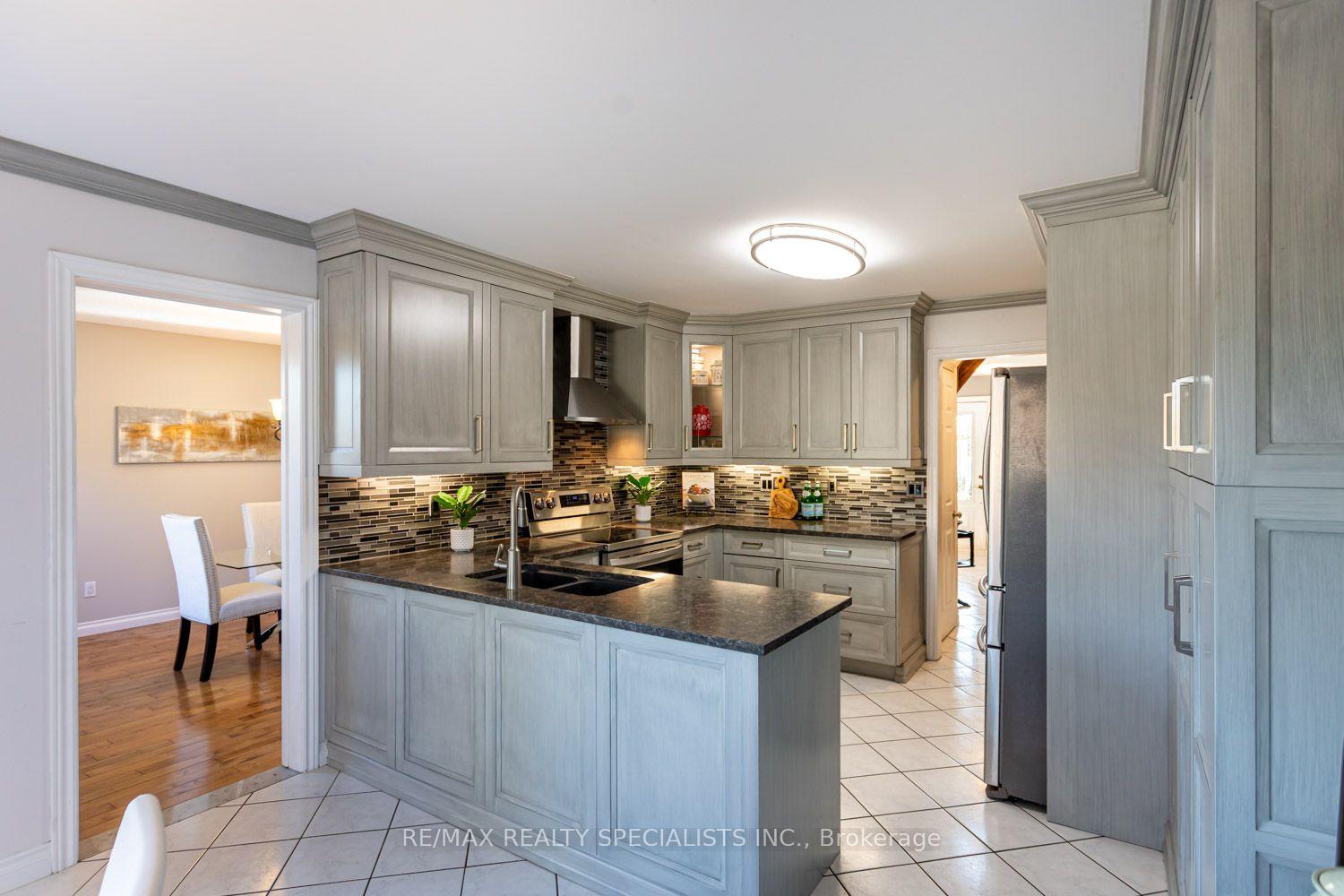 Photo 16 of 1 Burwash Court, Brampton, Heart Lake West — HOMEH