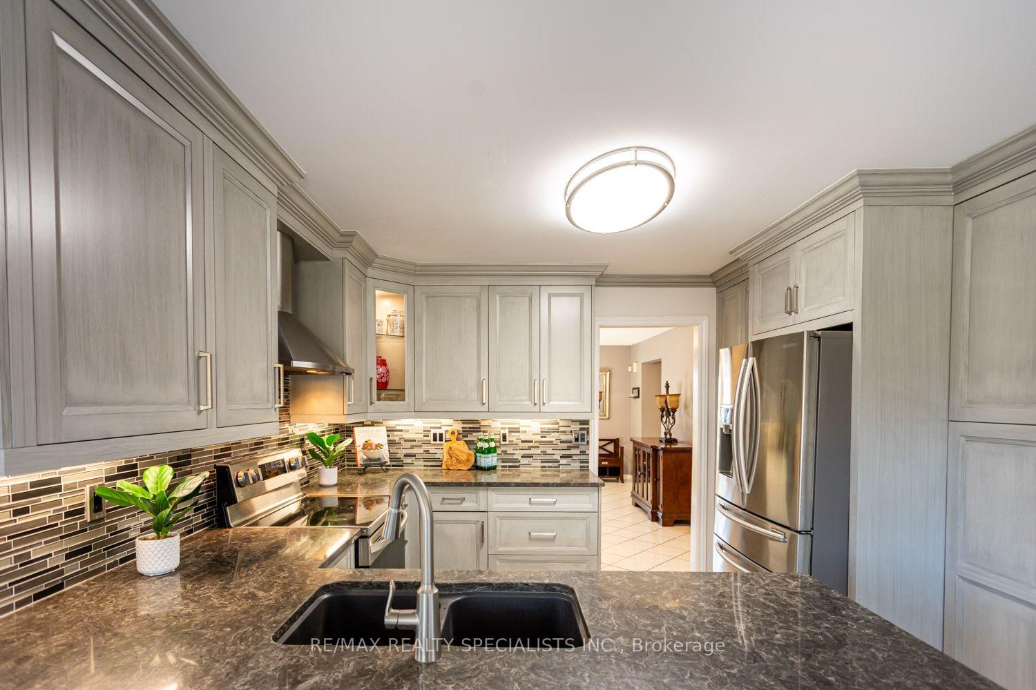 Photo 17 of 1 Burwash Court, Brampton, Heart Lake West — HOMEH