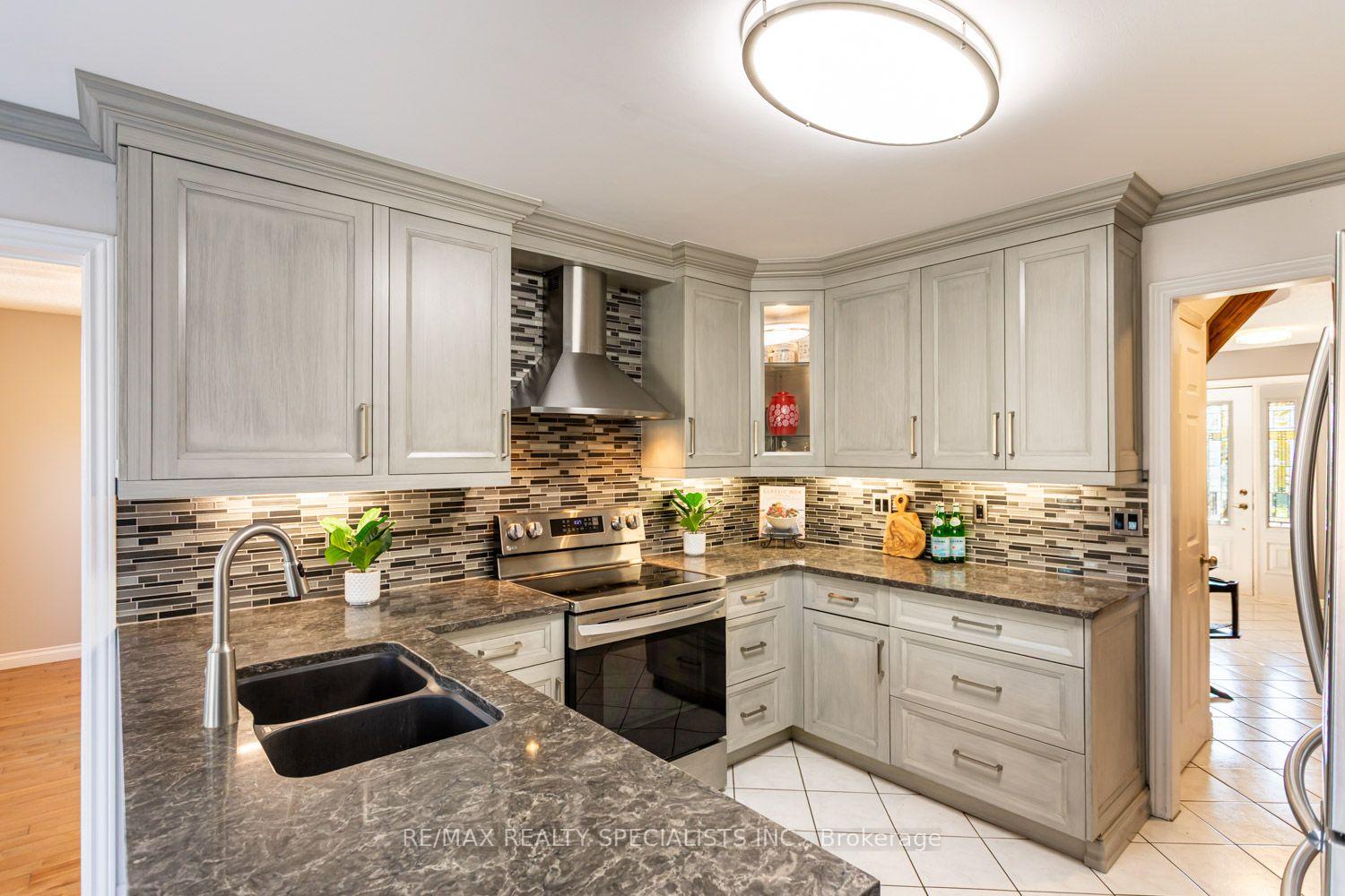 Photo 18 of 1 Burwash Court, Brampton, Heart Lake West — HOMEH