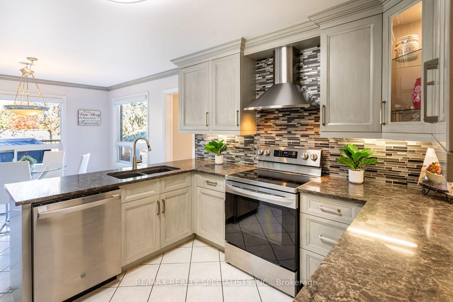 Photo 21 of 1 Burwash Court, Brampton, Heart Lake West — HOMEH