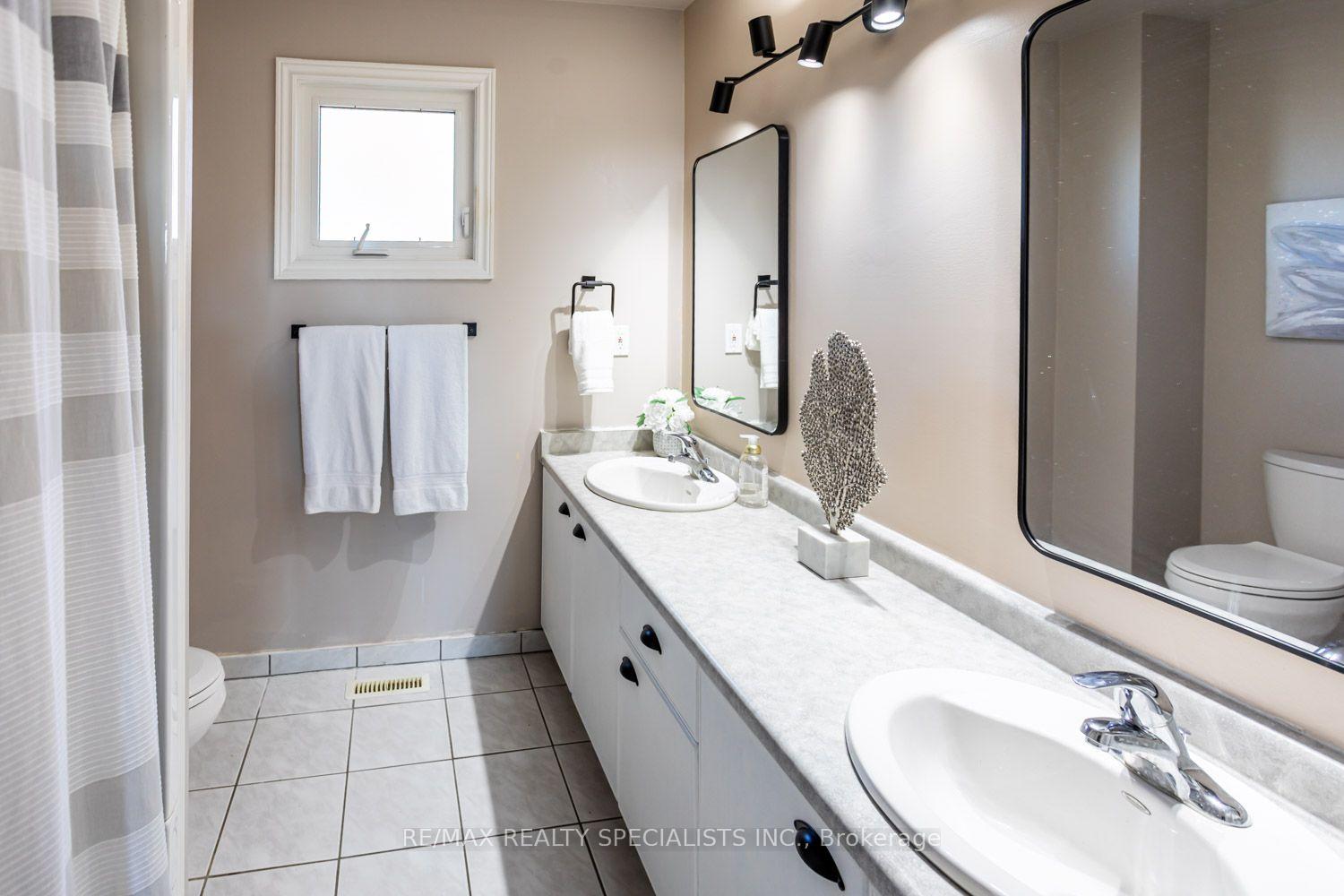 Photo 34 of 1 Burwash Court, Brampton, Heart Lake West — HOMEH