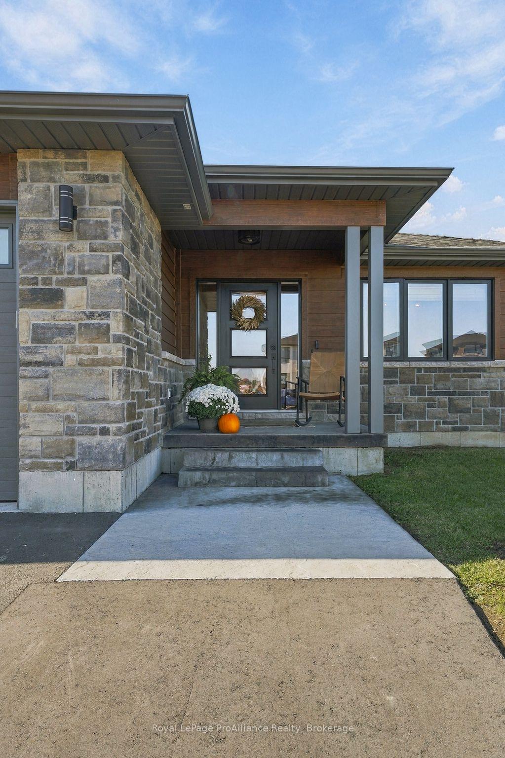 Photo 5 of 14 Horton Court, Belleville, Belleville Ward — HOMEH